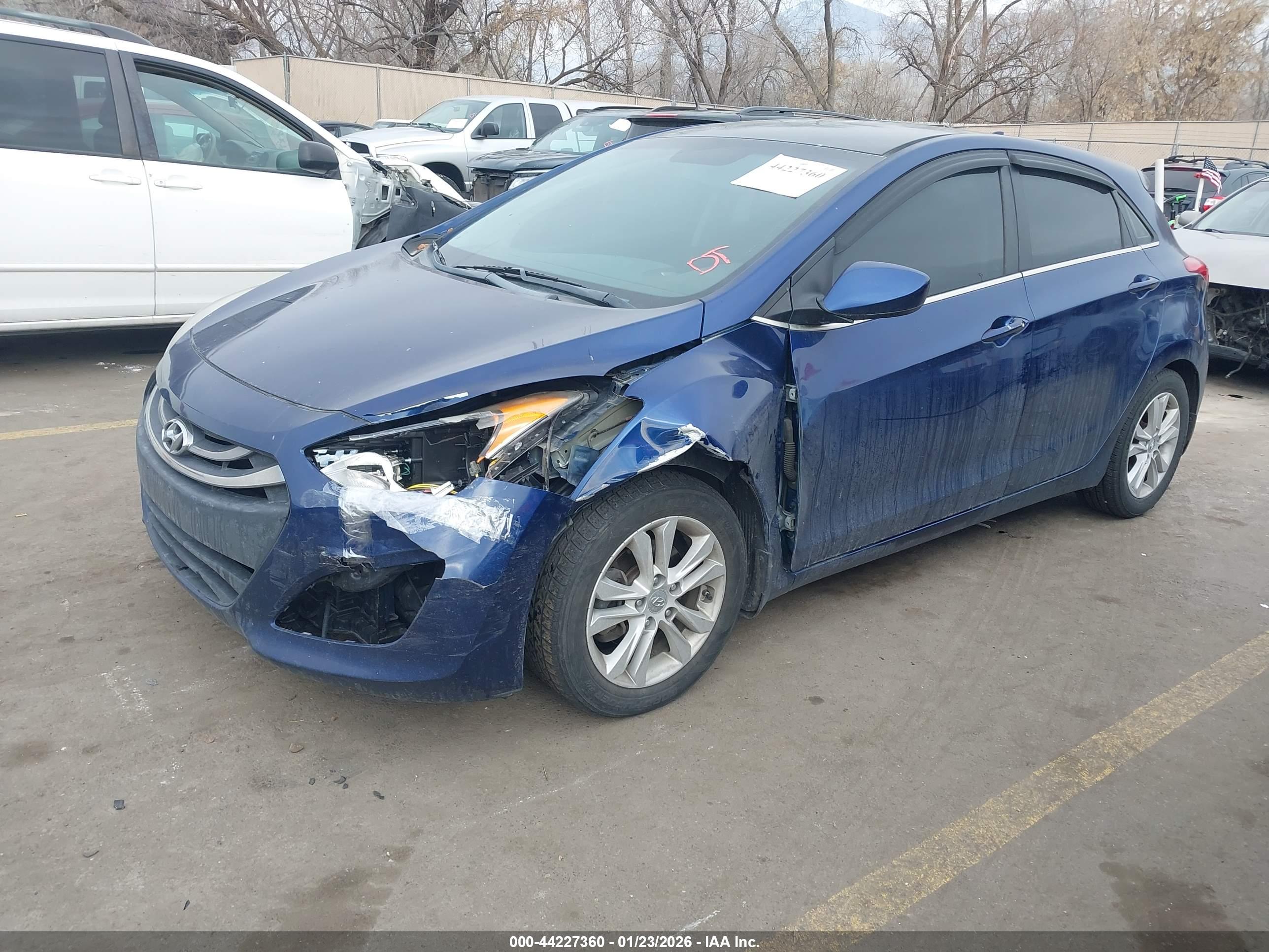 HYUNDAI ELANTRA image 2