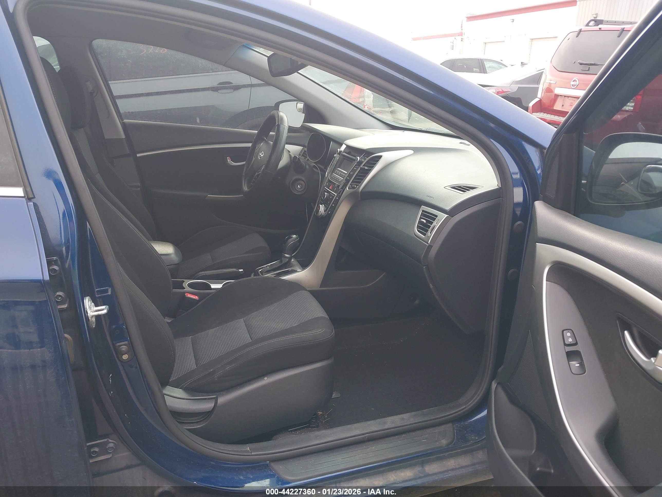 HYUNDAI ELANTRA image 5