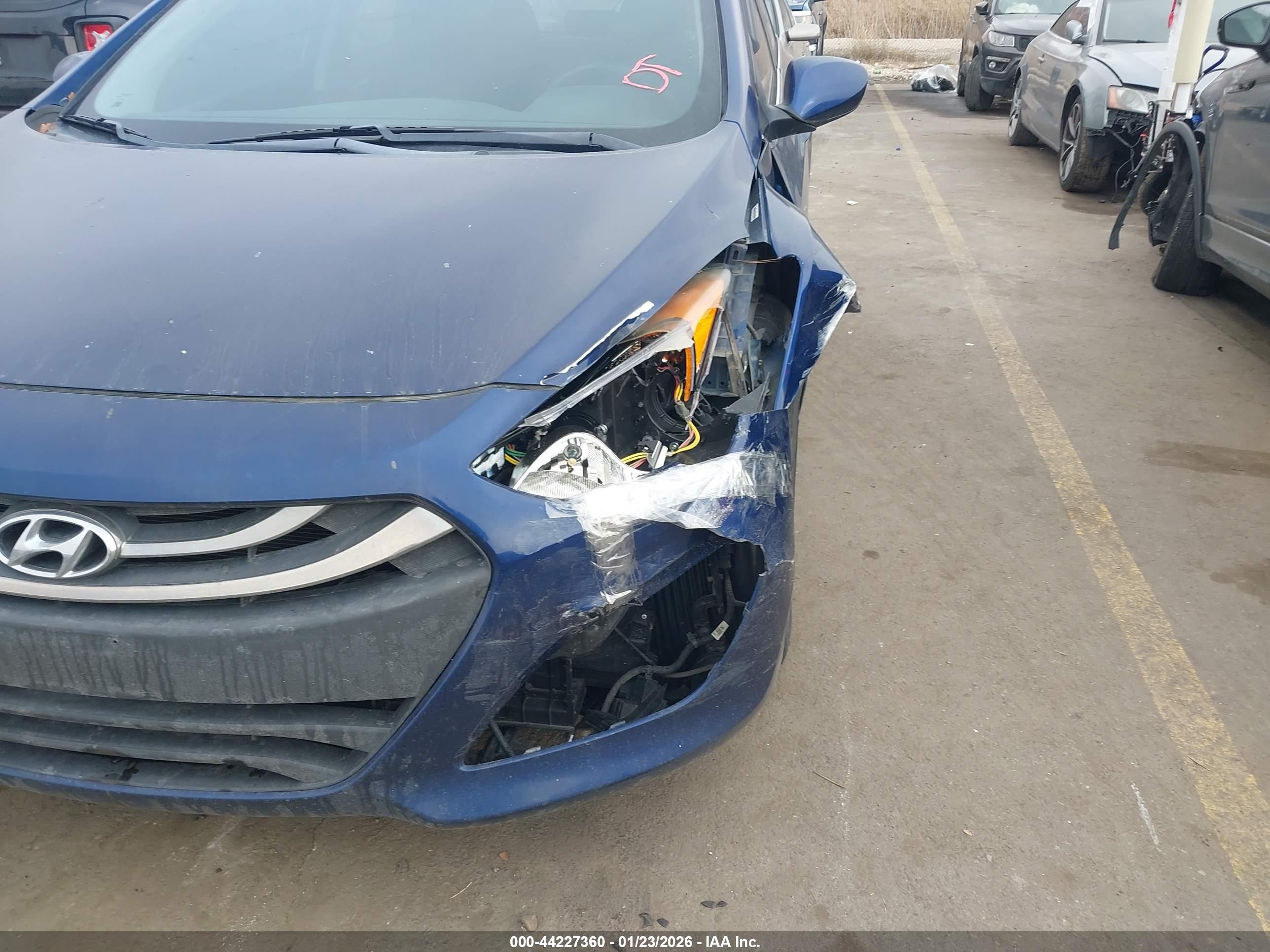 HYUNDAI ELANTRA image 6