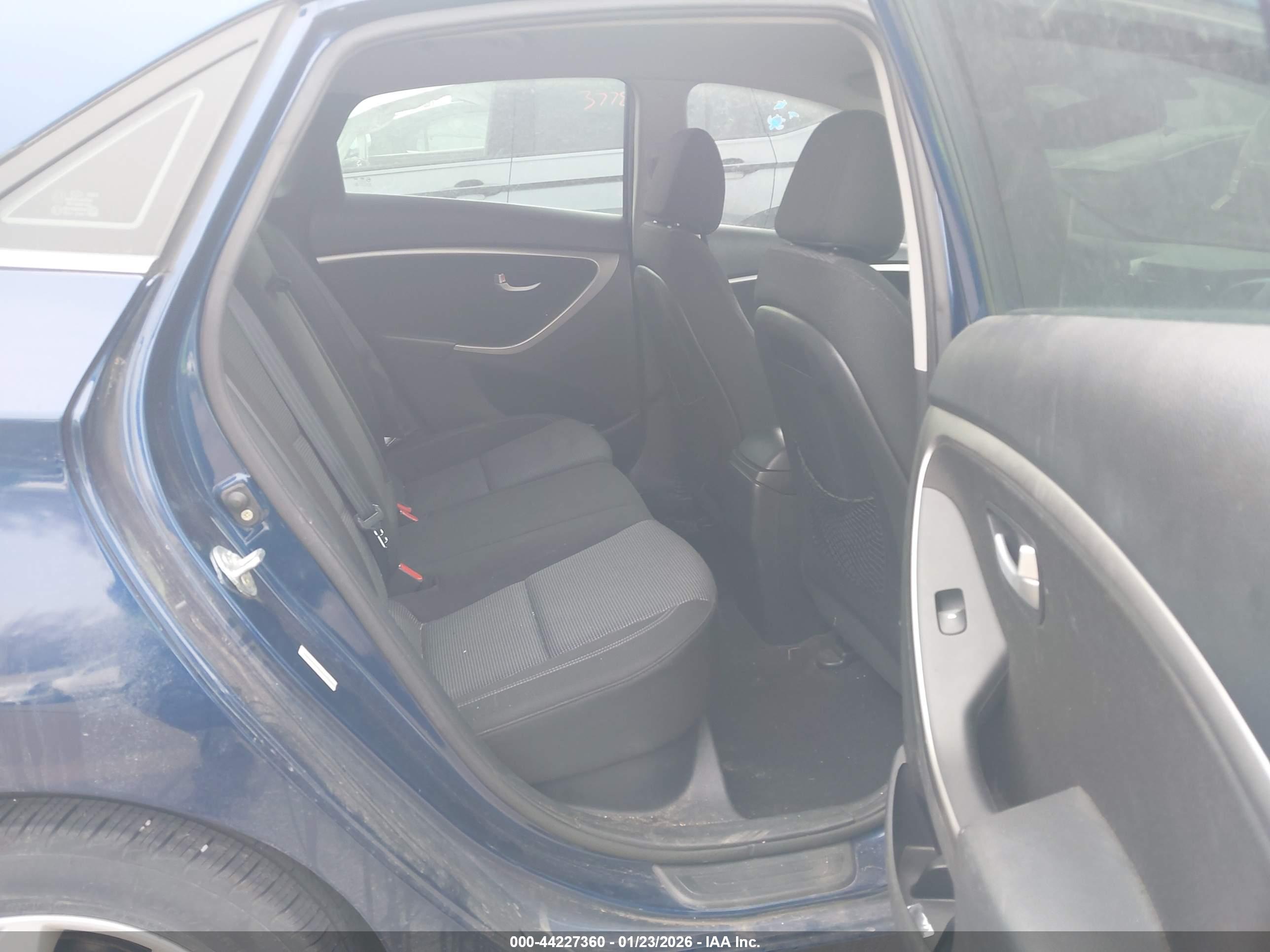 HYUNDAI ELANTRA image 8