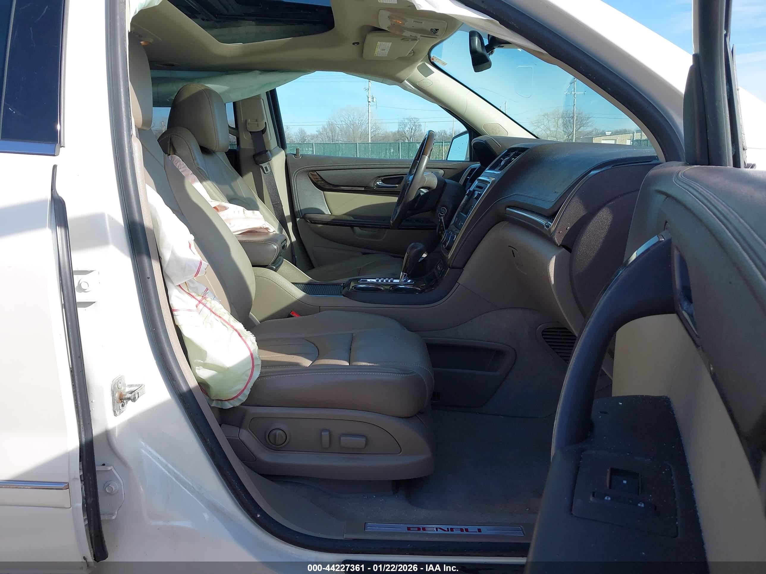 GMC ACADIA image 5