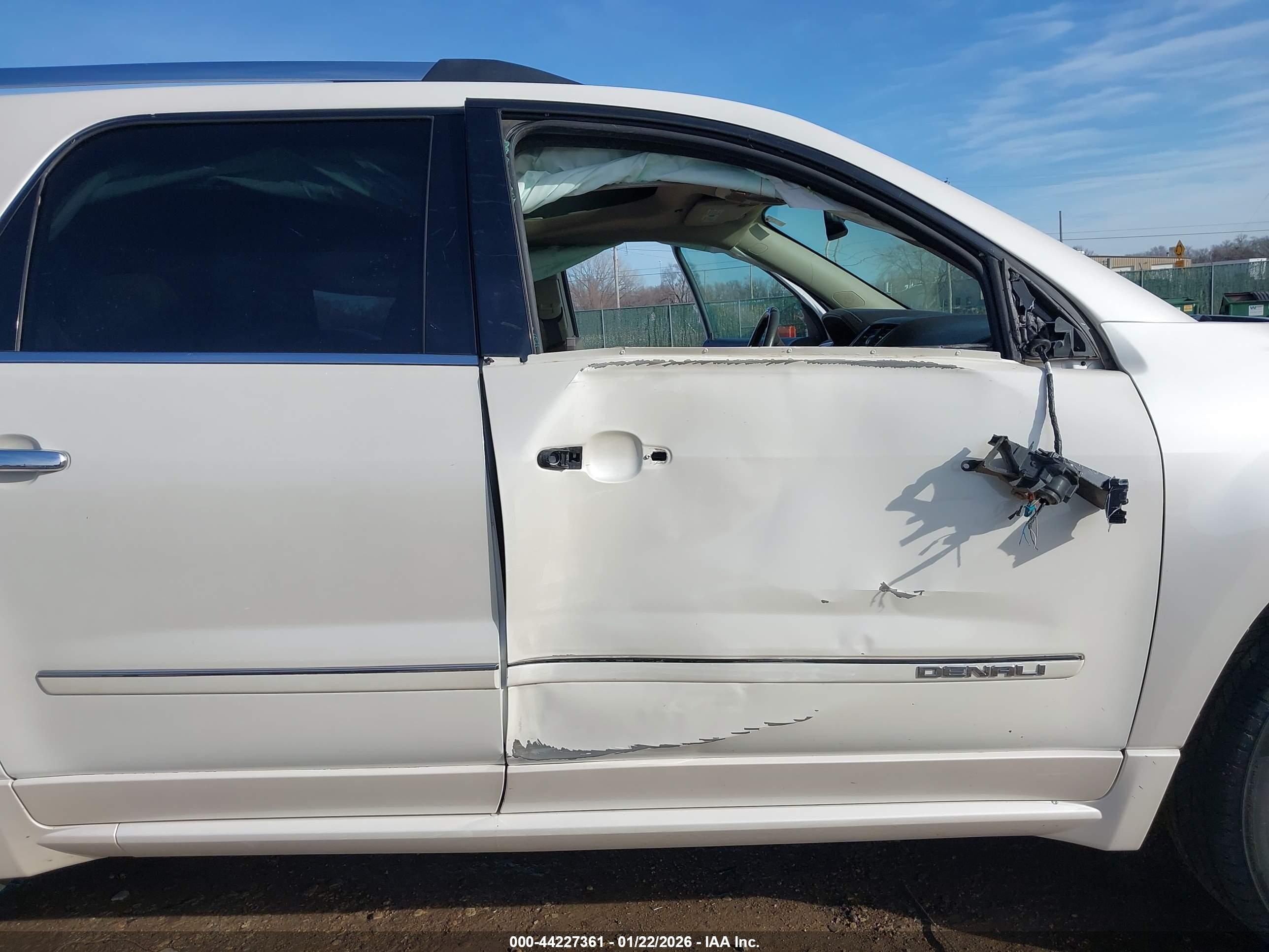 GMC ACADIA image 6