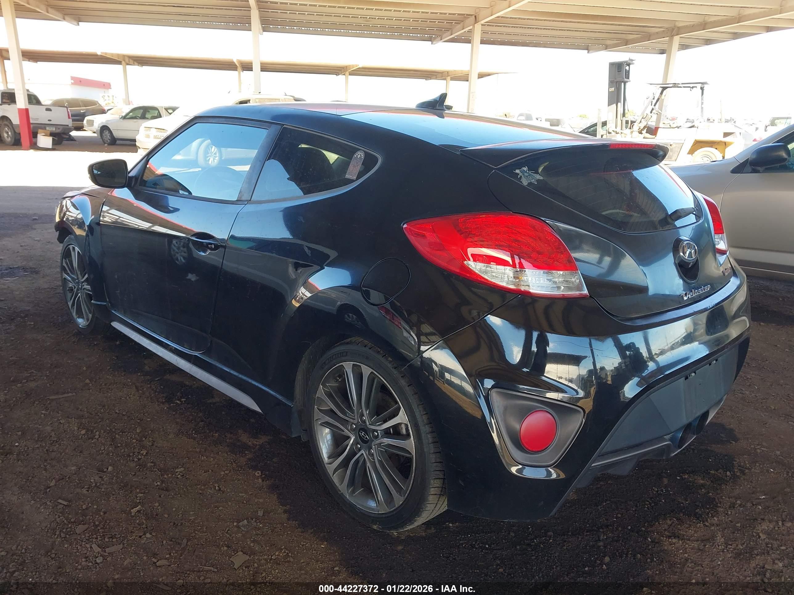 HYUNDAI VELOSTER image 3