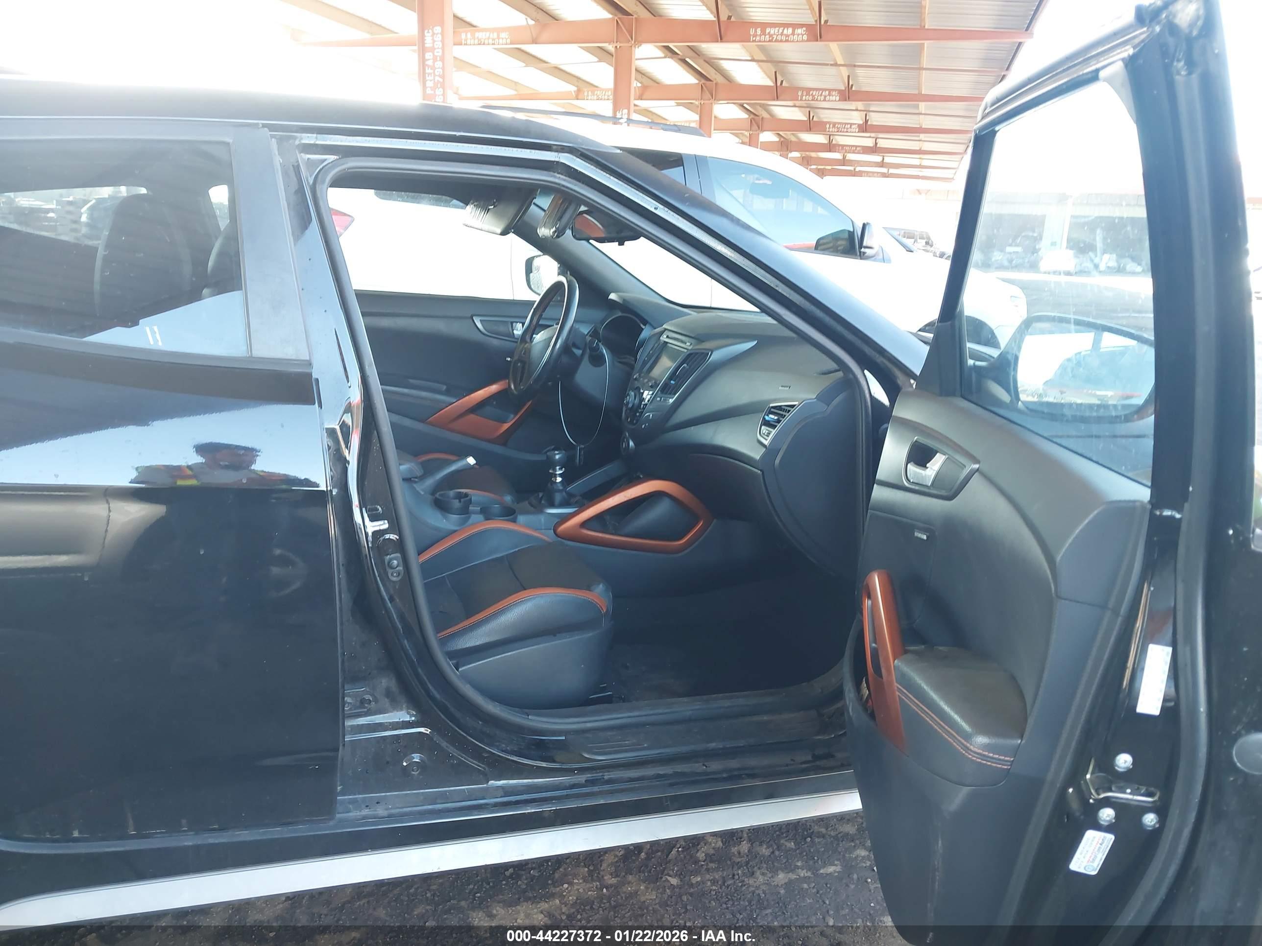 HYUNDAI VELOSTER image 5