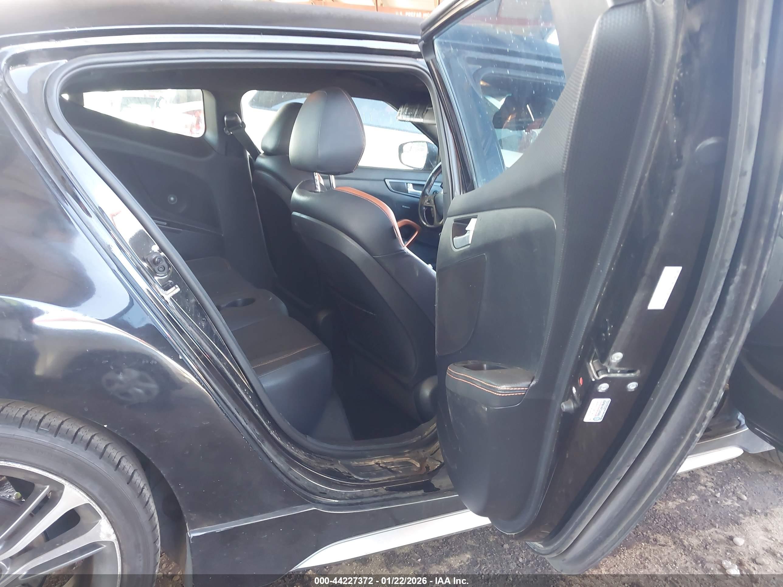 HYUNDAI VELOSTER image 8