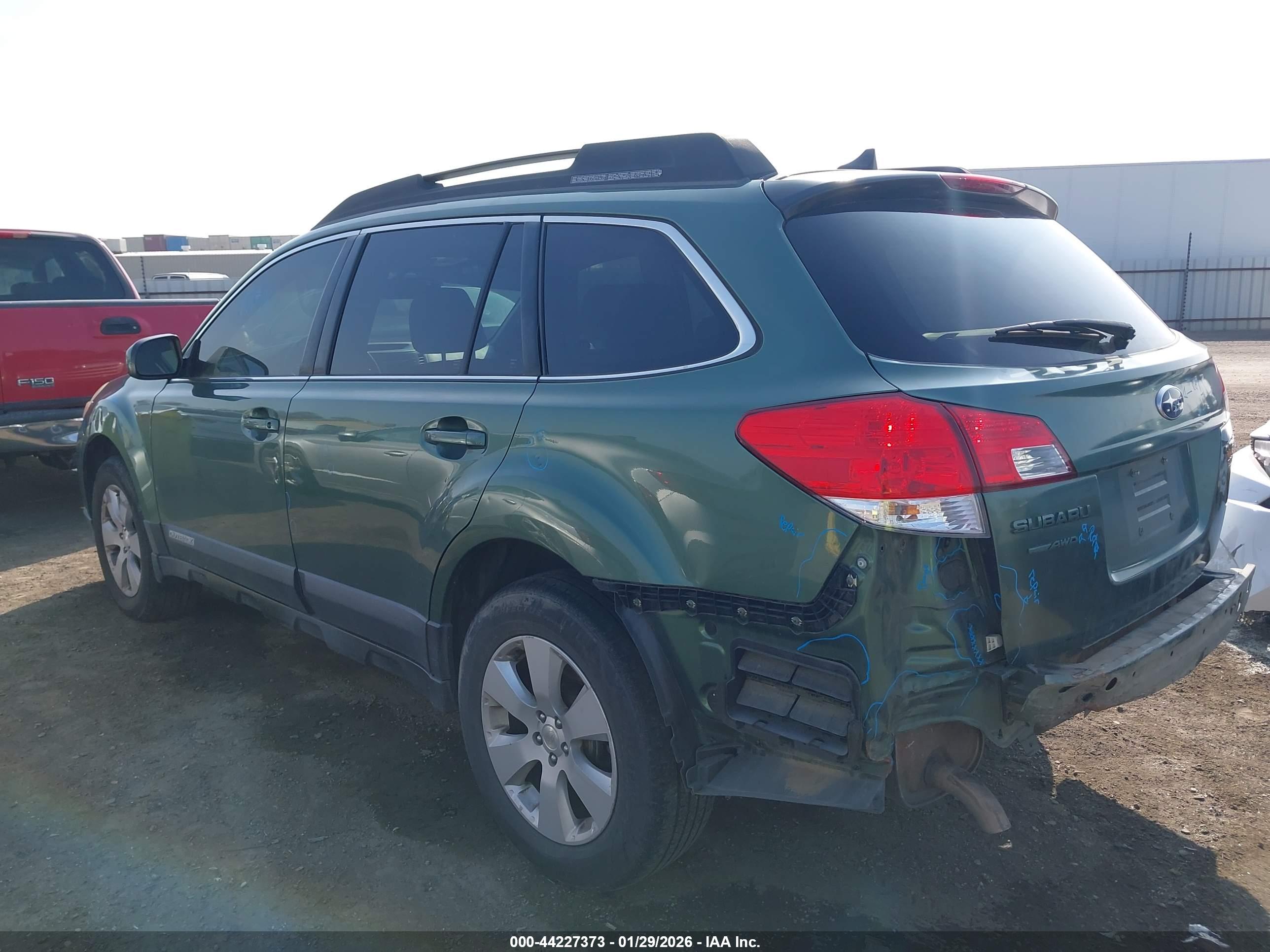 SUBARU OUTBACK image 3