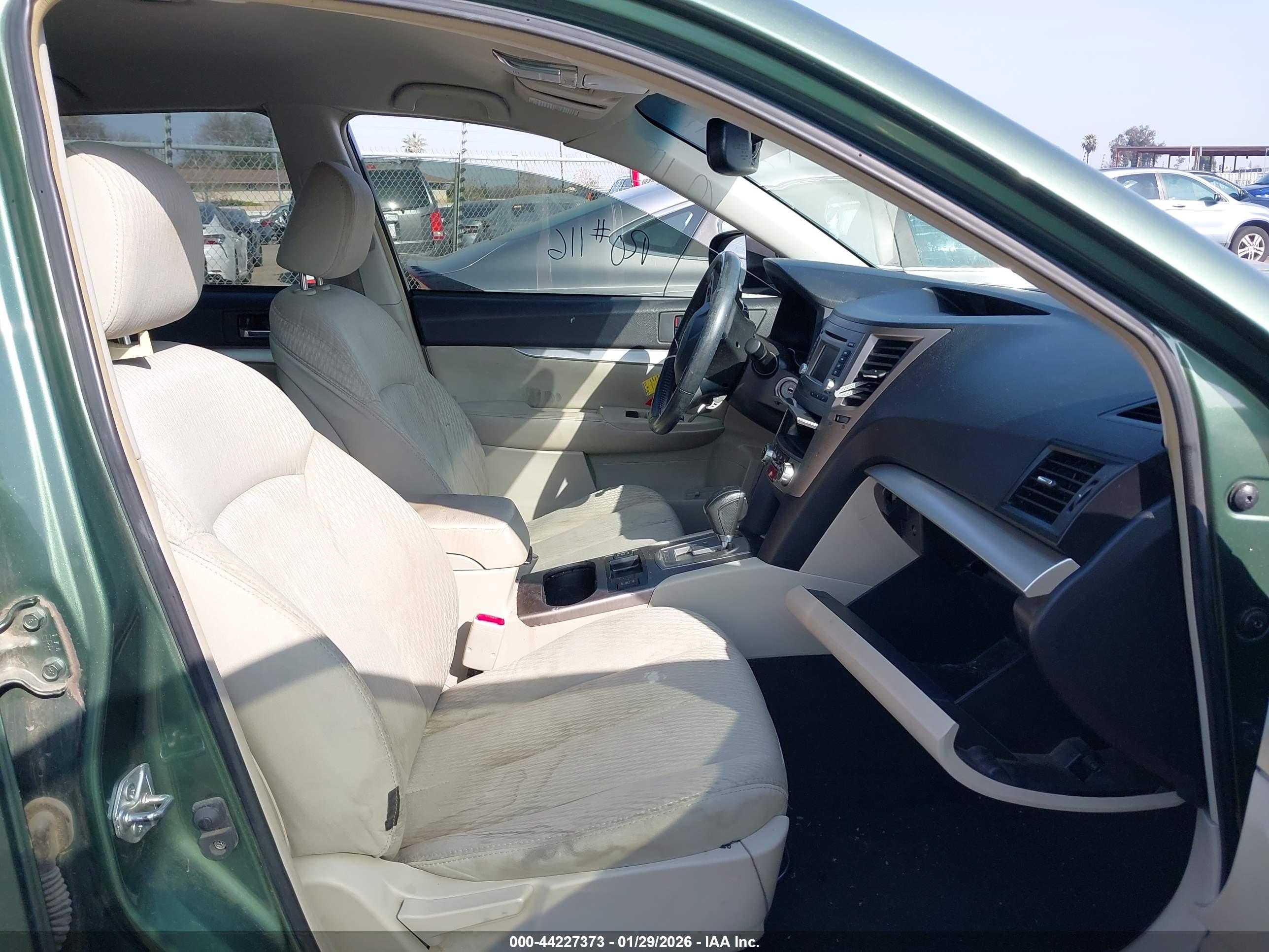 SUBARU OUTBACK image 5