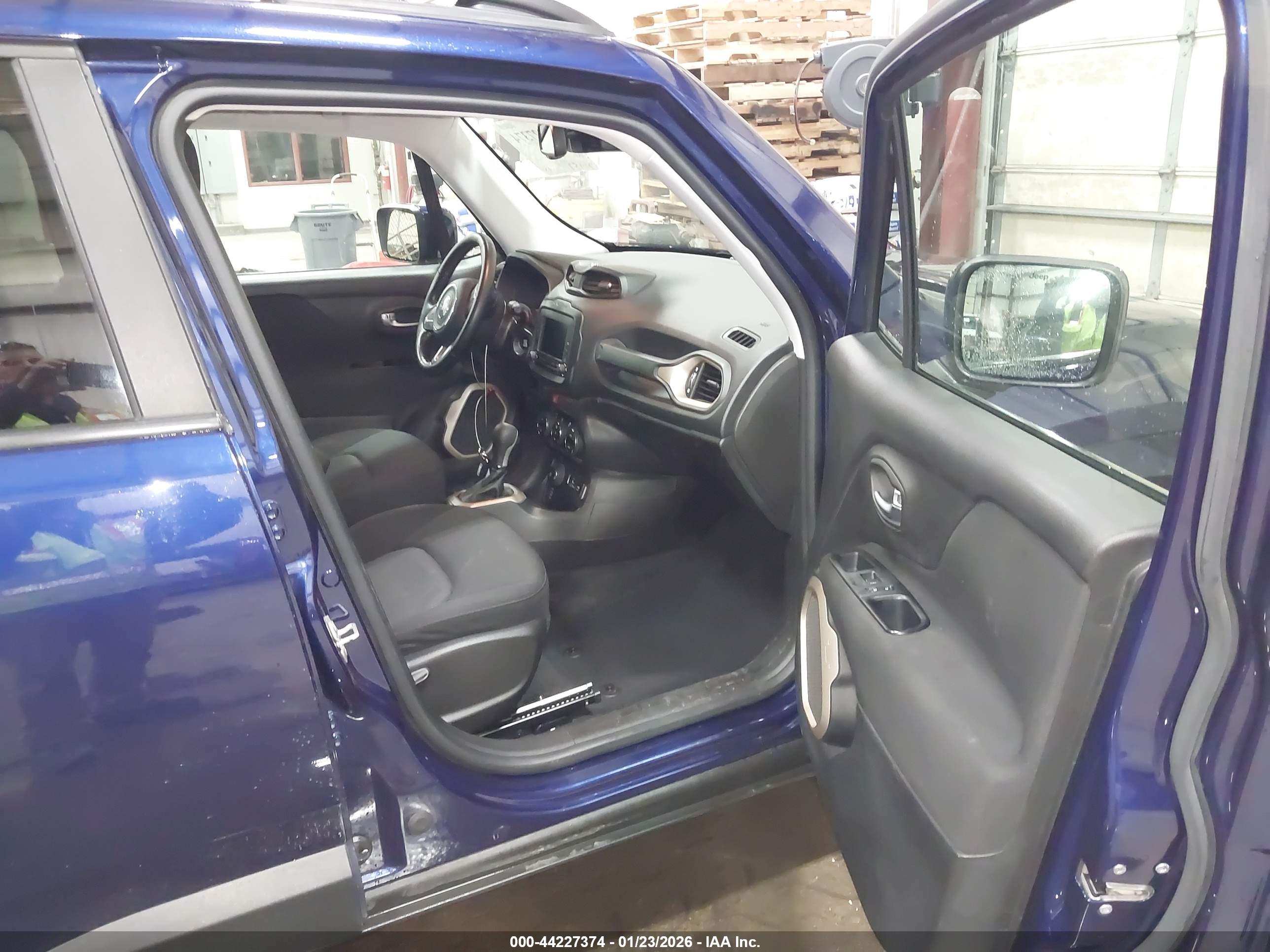 JEEP RENEGADE image 5