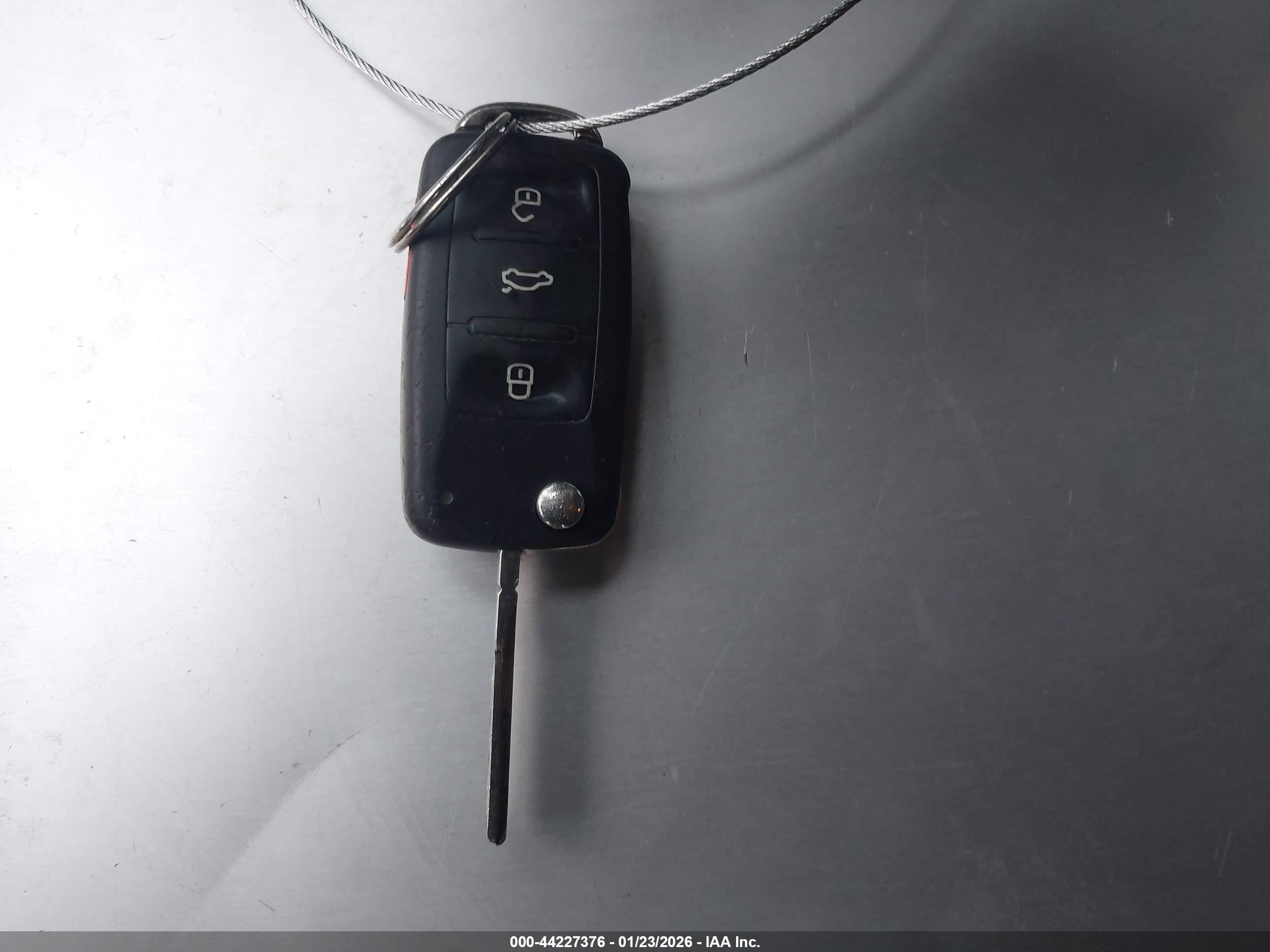 VOLKSWAGEN GOLF image 11