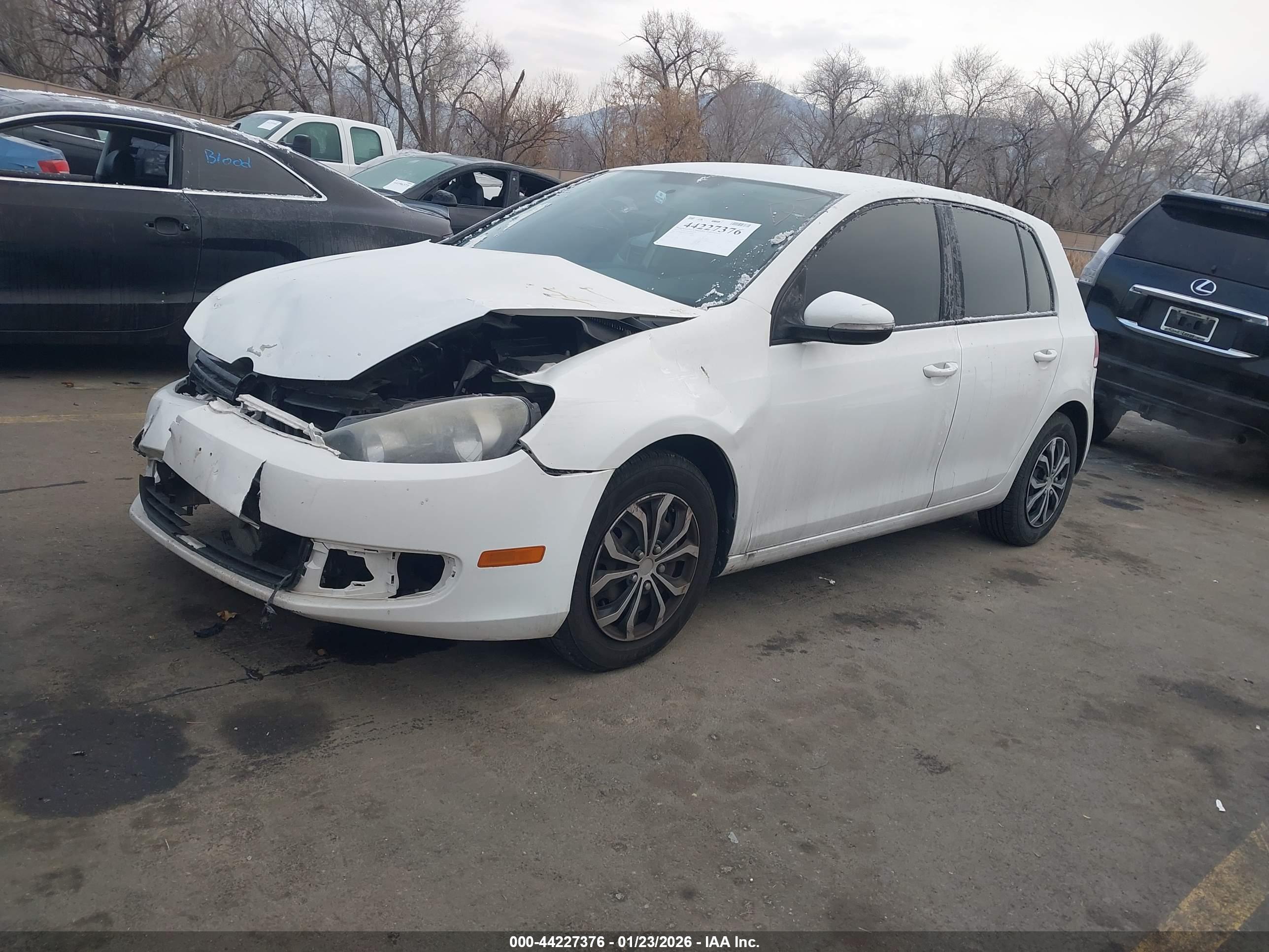 VOLKSWAGEN GOLF image 2