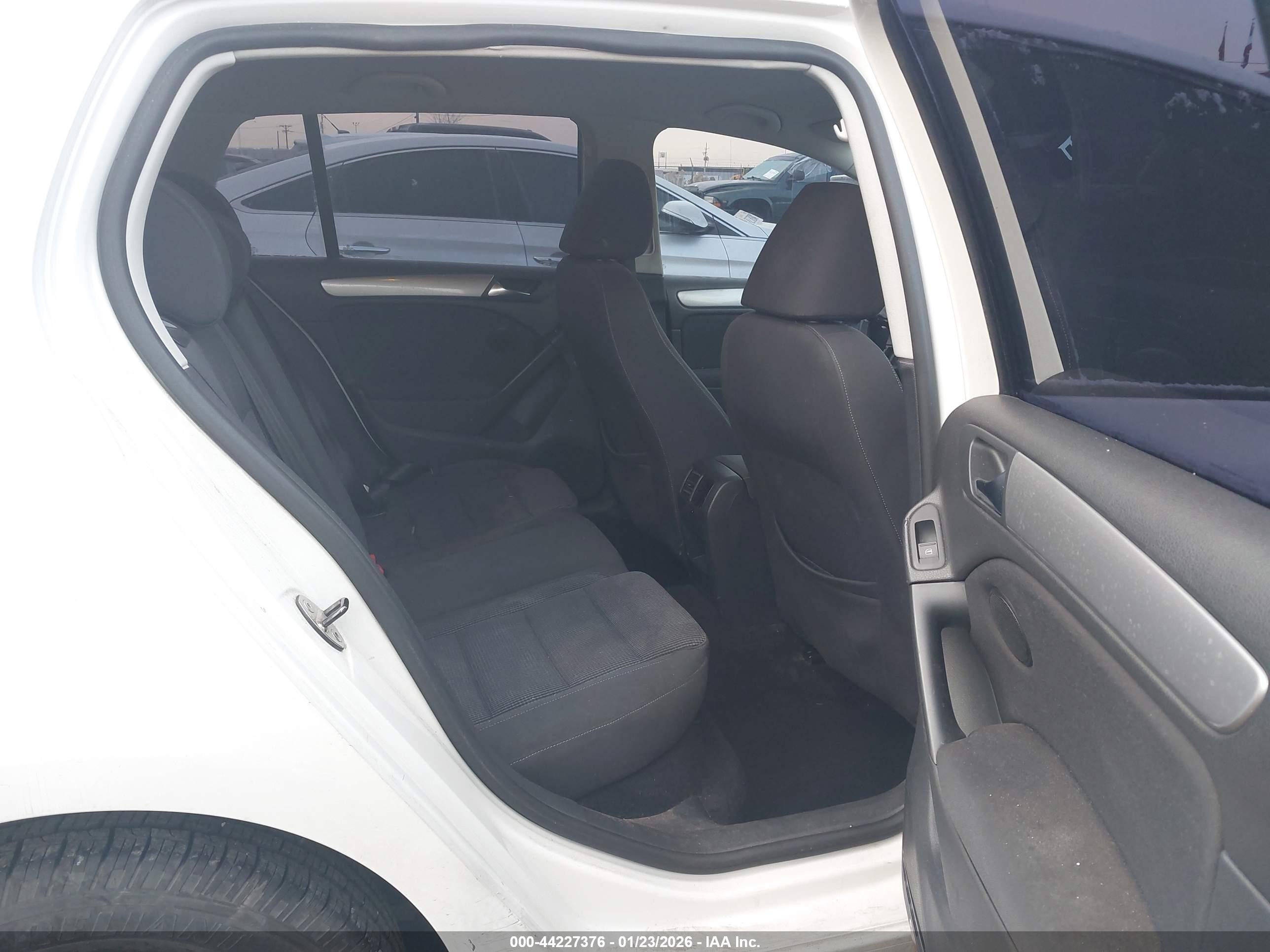 VOLKSWAGEN GOLF image 8