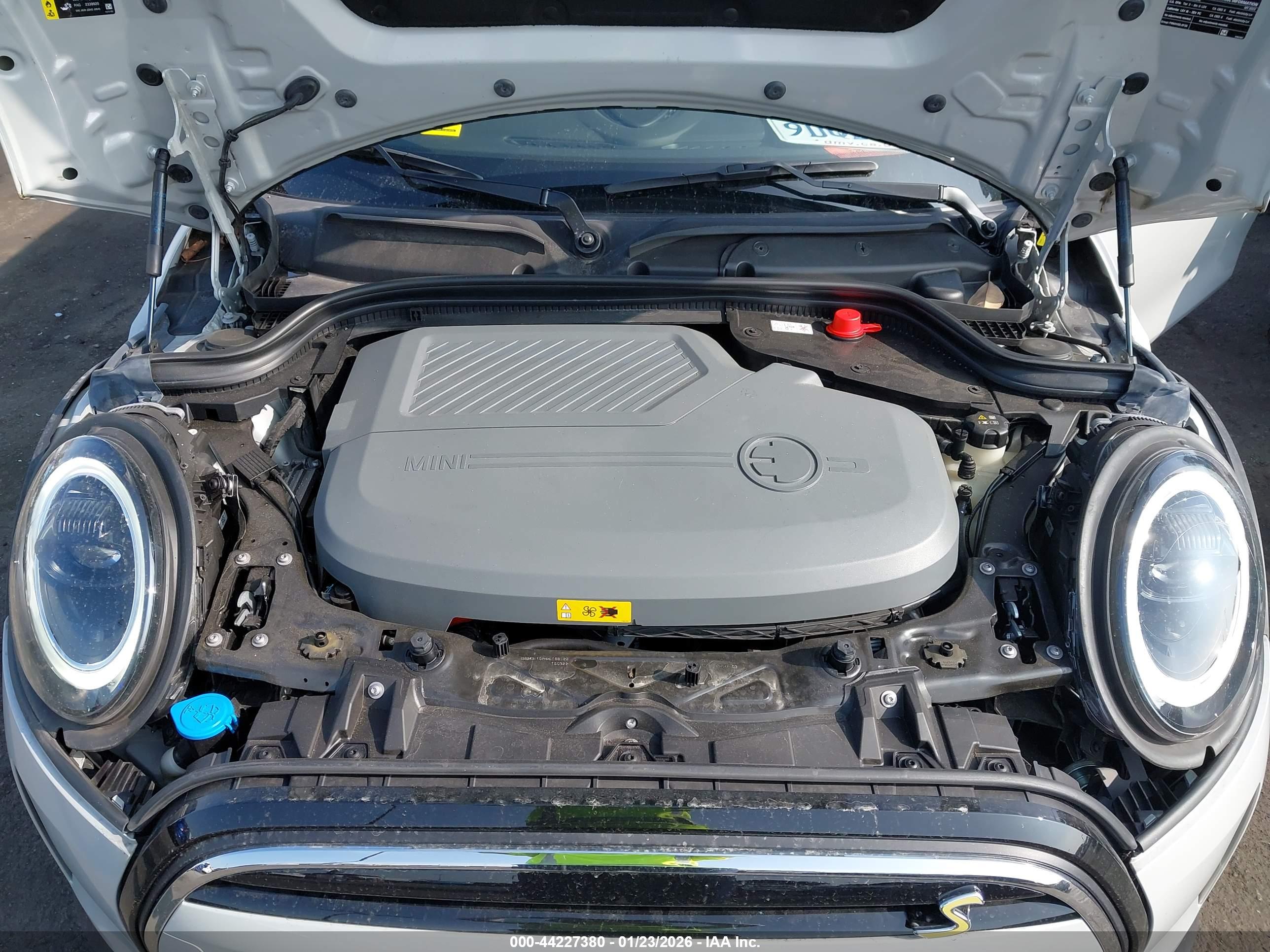 MINI SE image 10