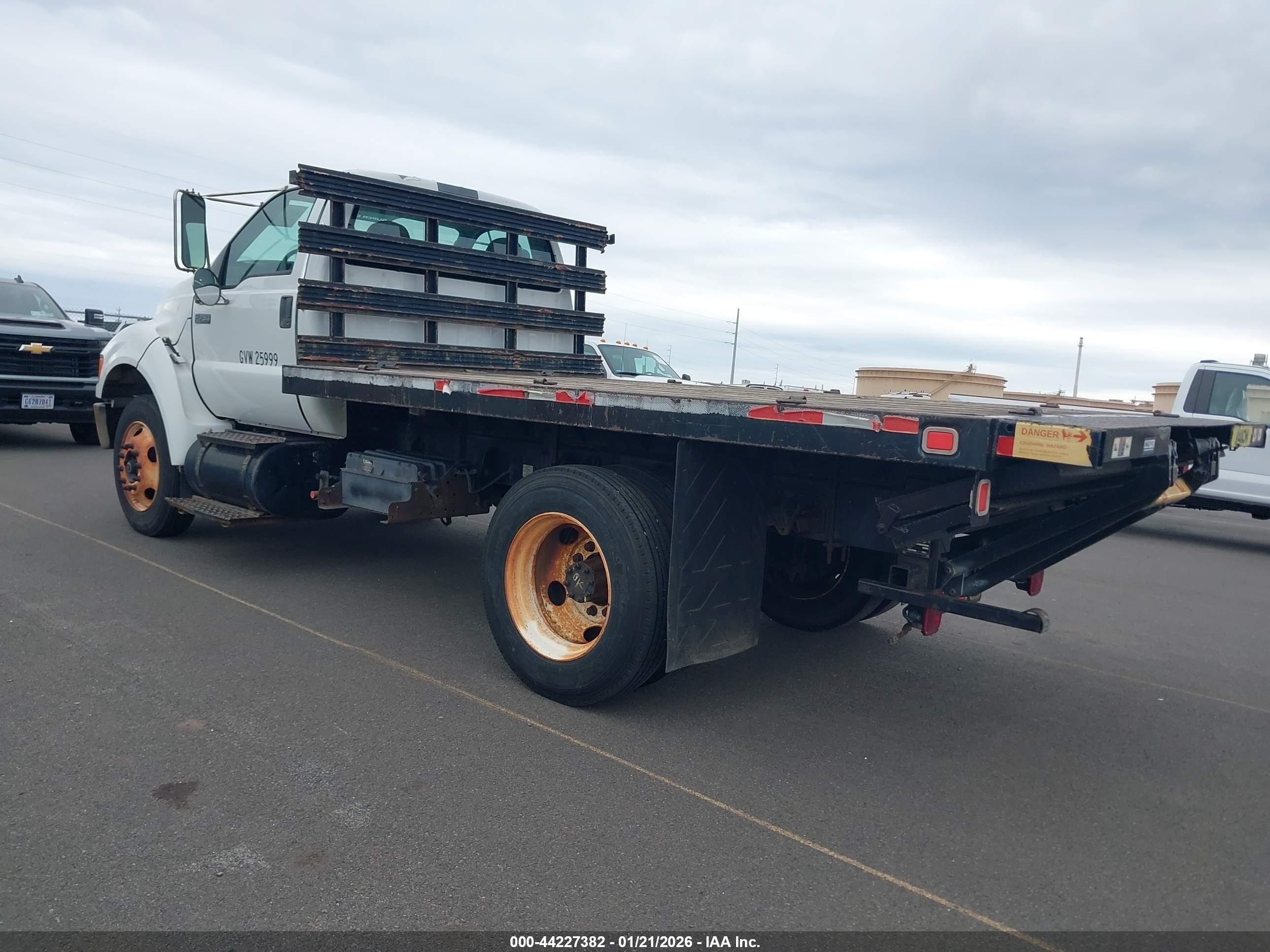 FORD F-750 image 3