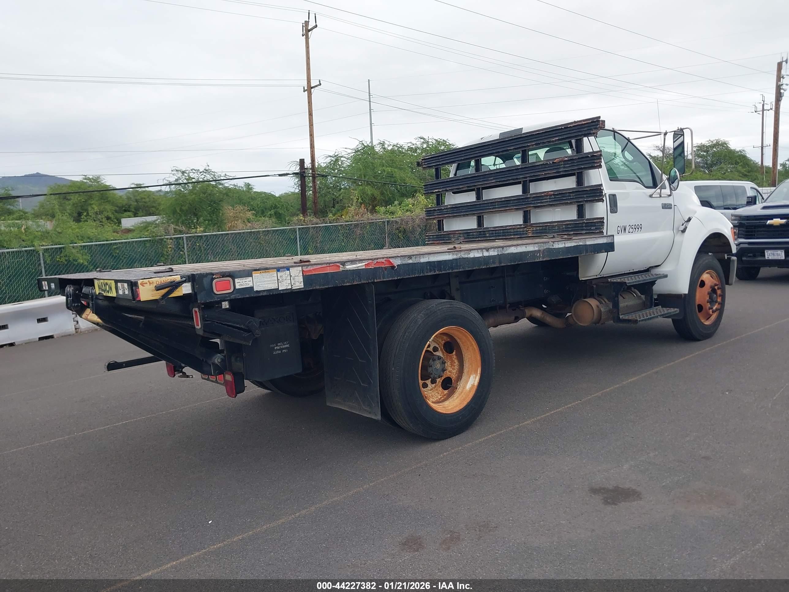 FORD F-750 image 4