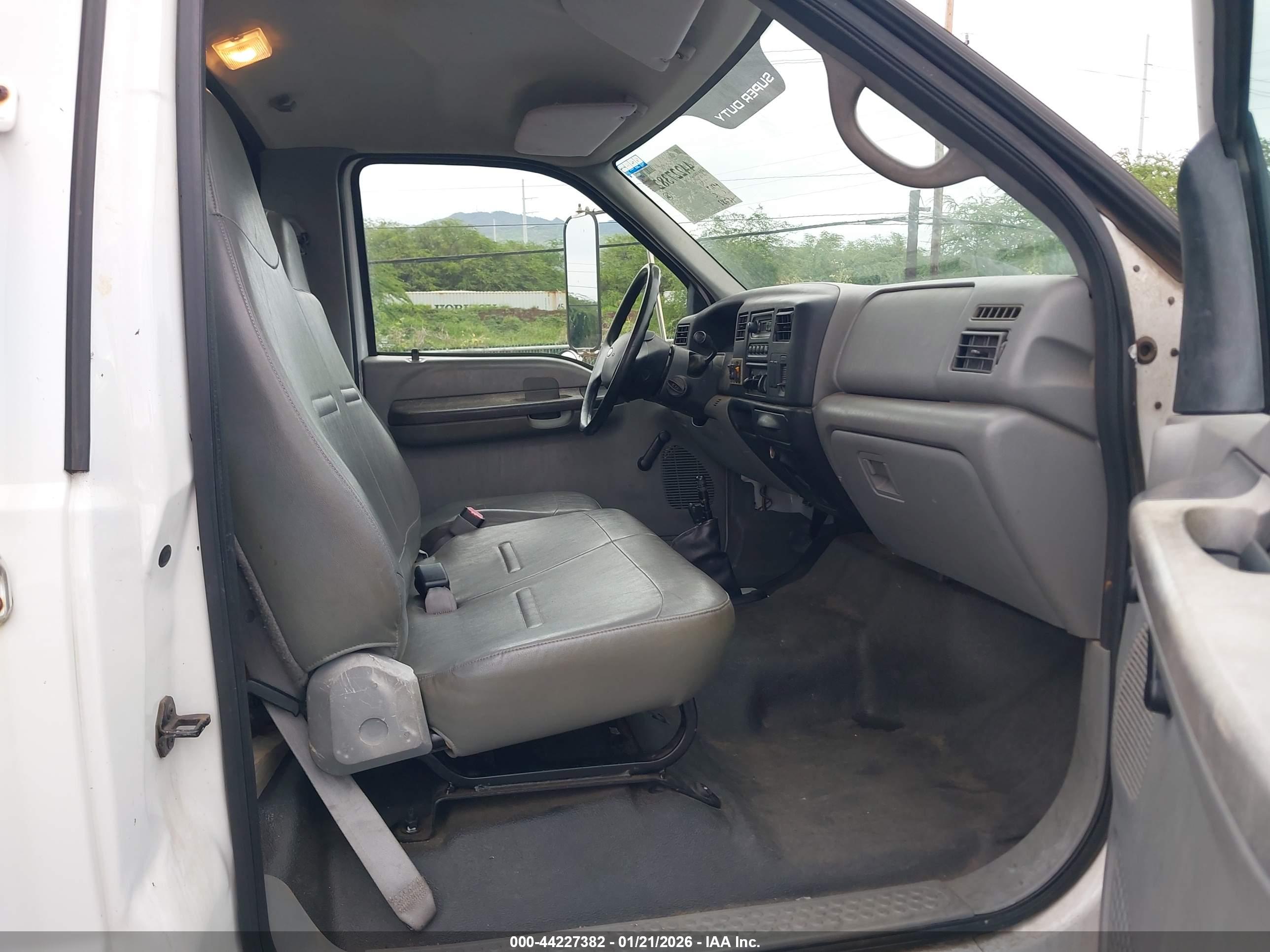 FORD F-750 image 7