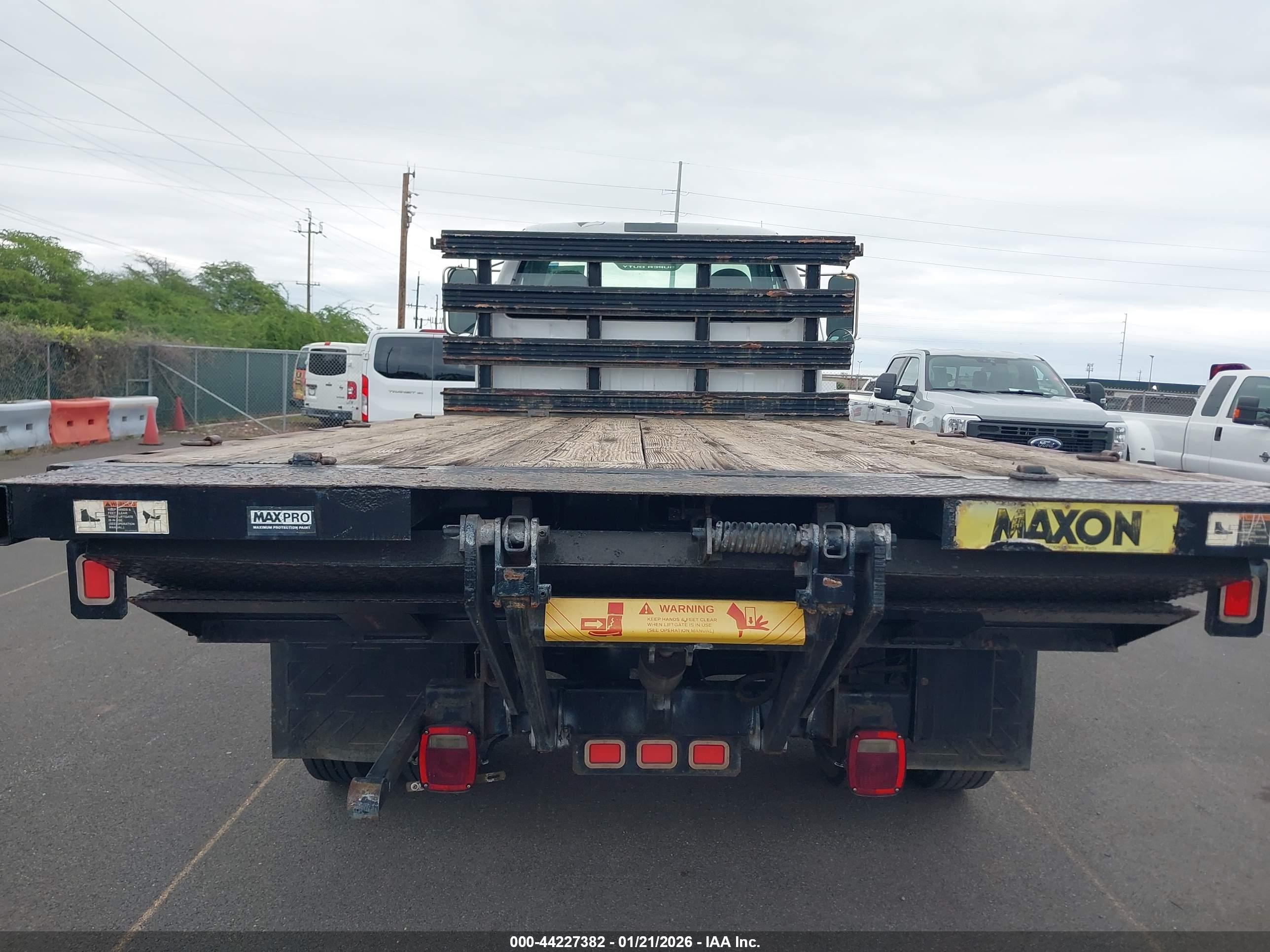 FORD F-750 image 8