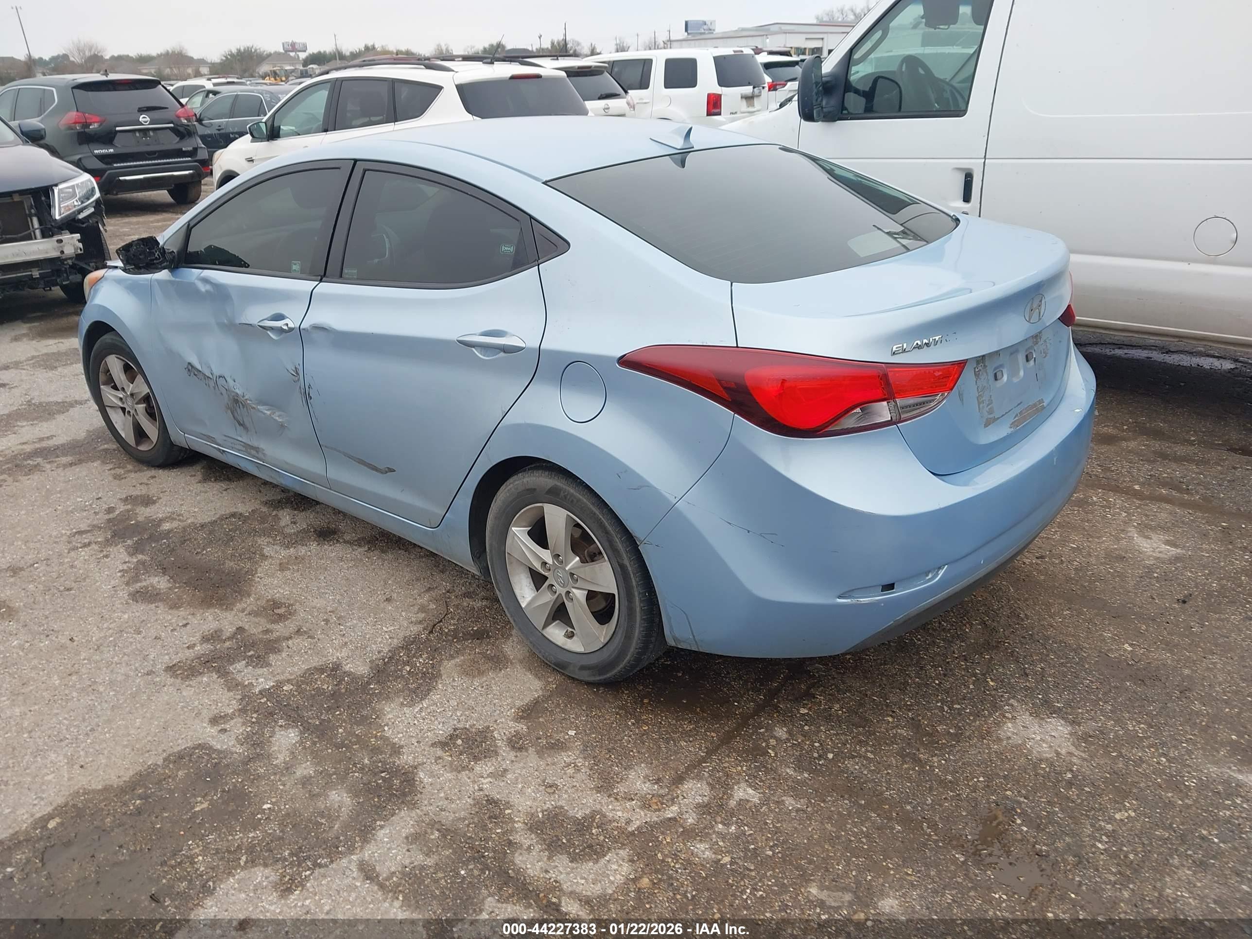 HYUNDAI ELANTRA image 3