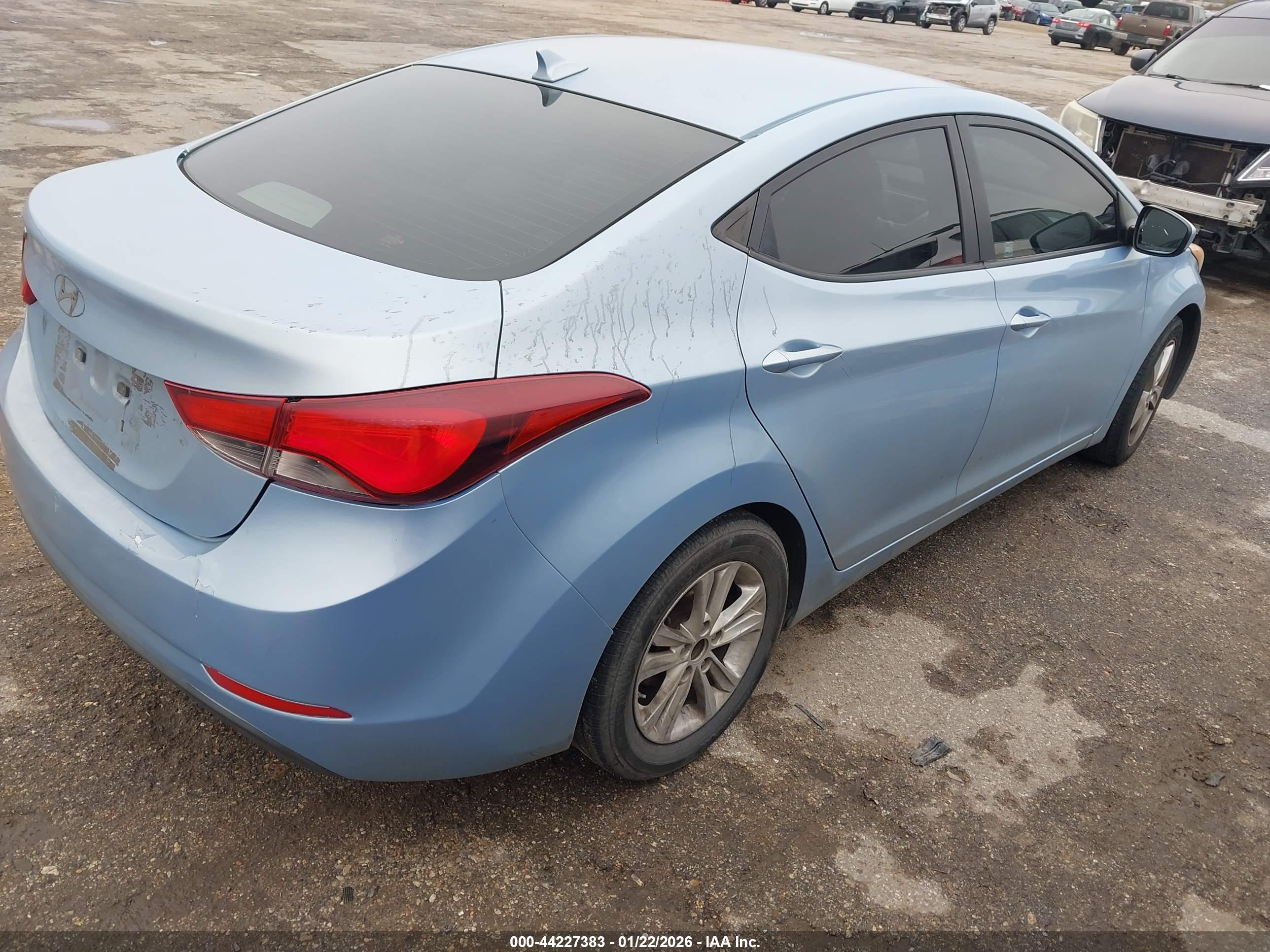 HYUNDAI ELANTRA image 4