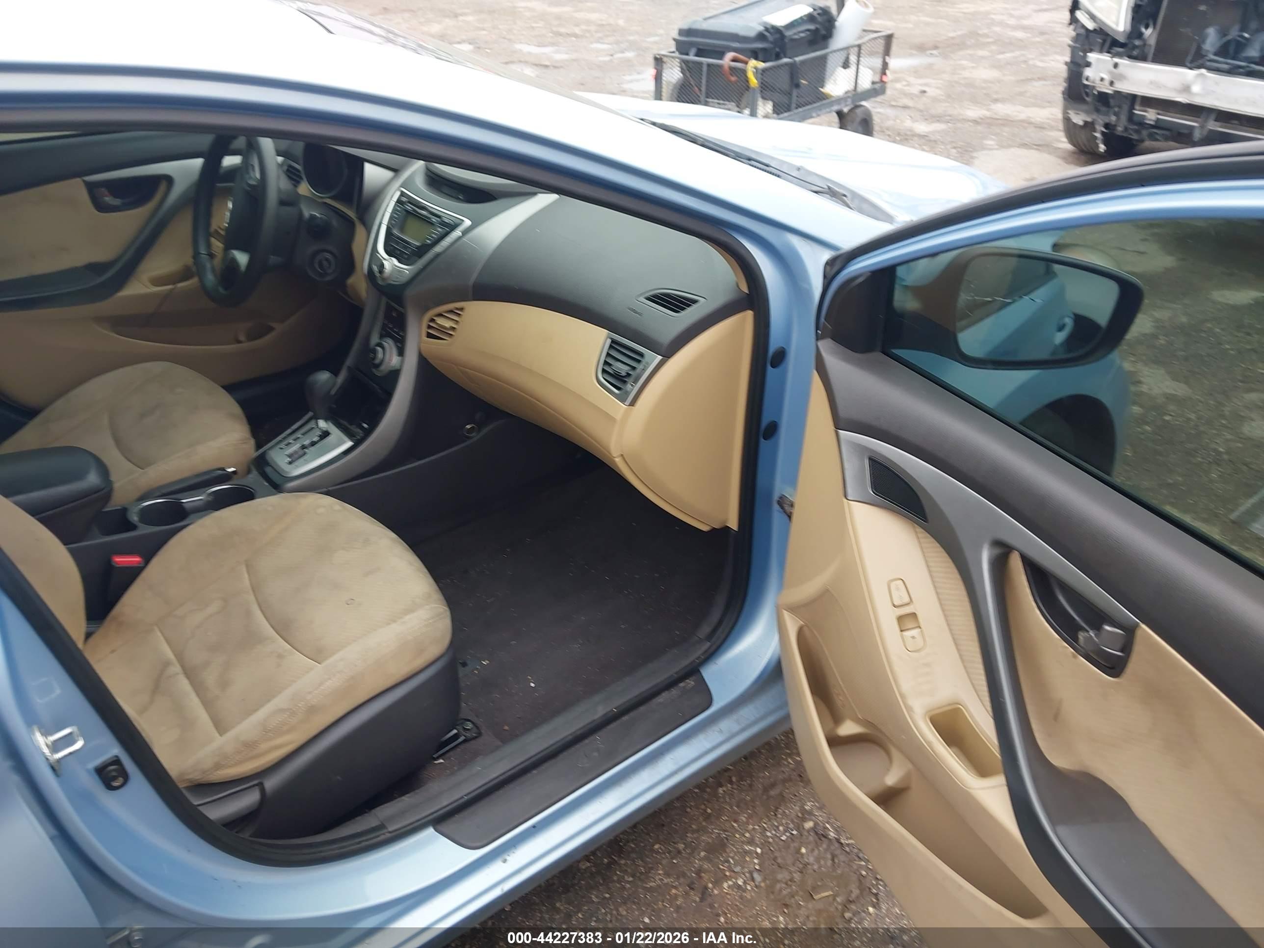 HYUNDAI ELANTRA image 5