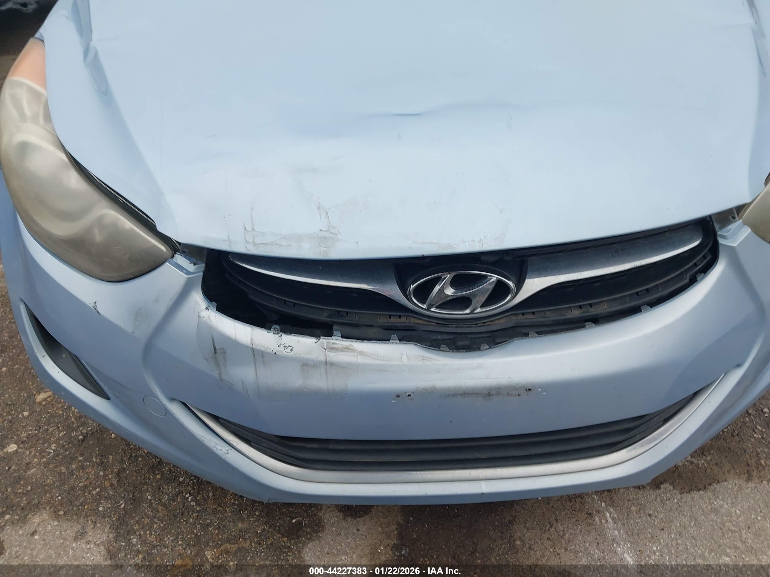 HYUNDAI ELANTRA image 6