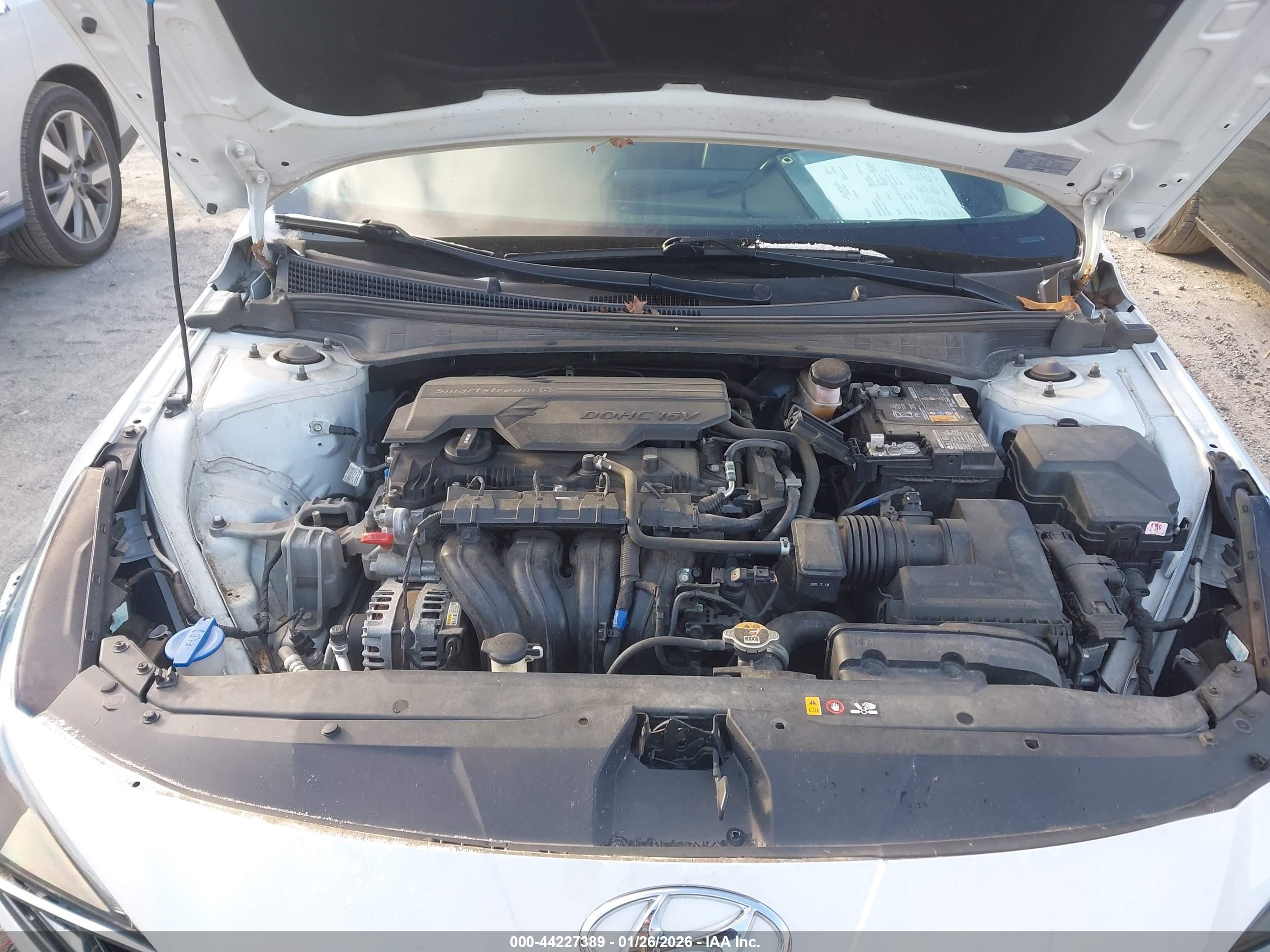 HYUNDAI ELANTRA image 10