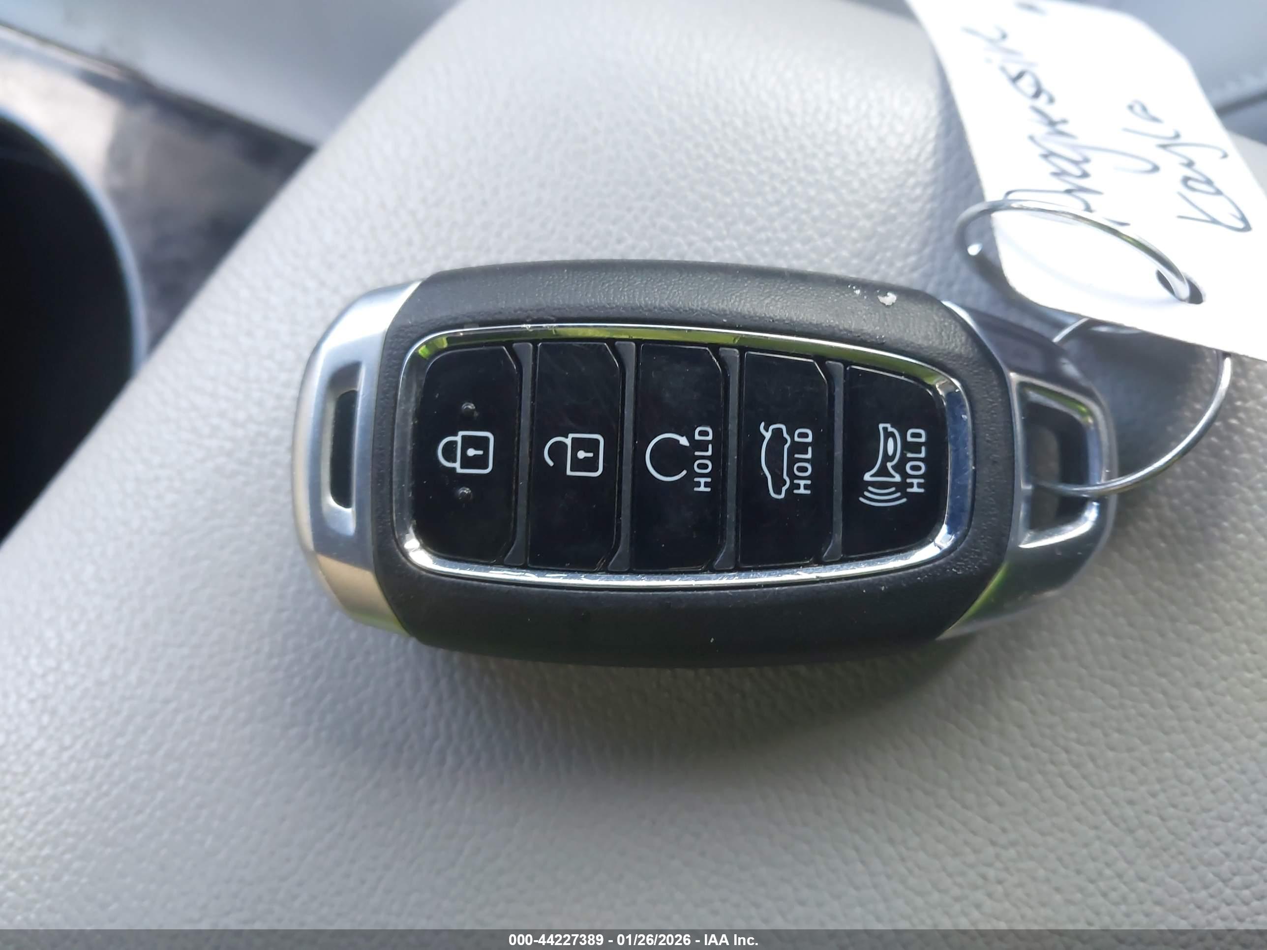 HYUNDAI ELANTRA image 11