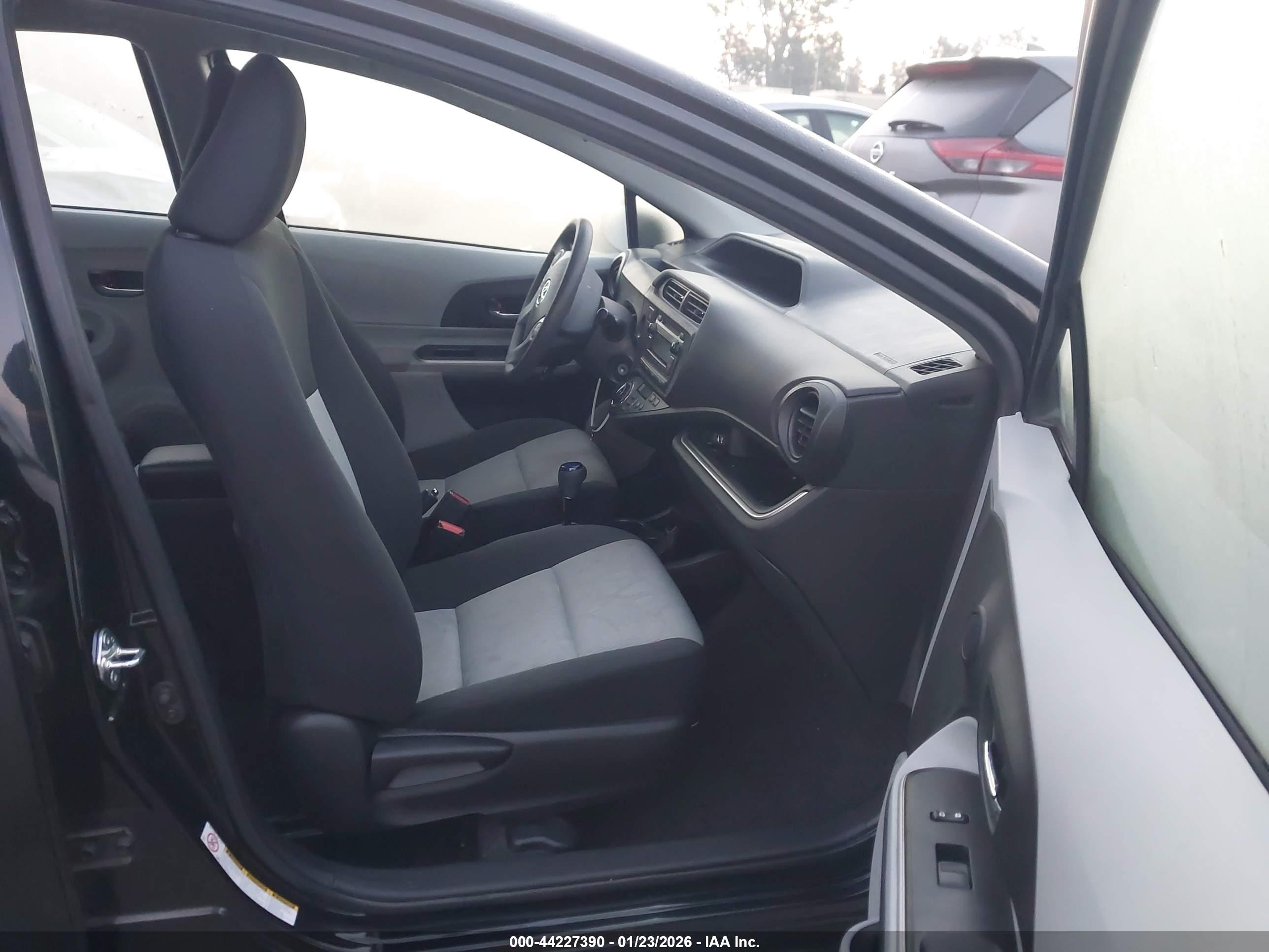 TOYOTA PRIUS image 5