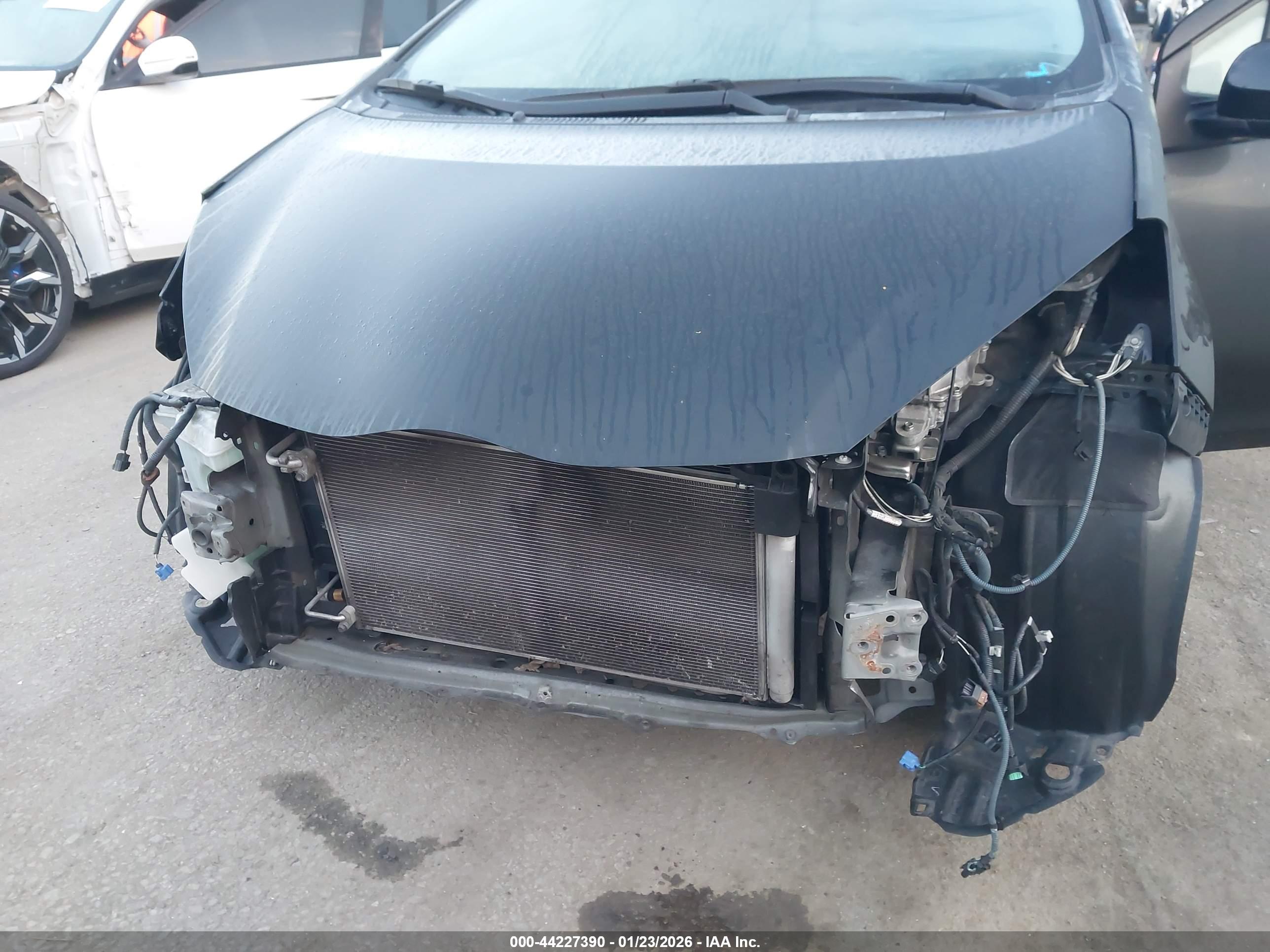 TOYOTA PRIUS image 6