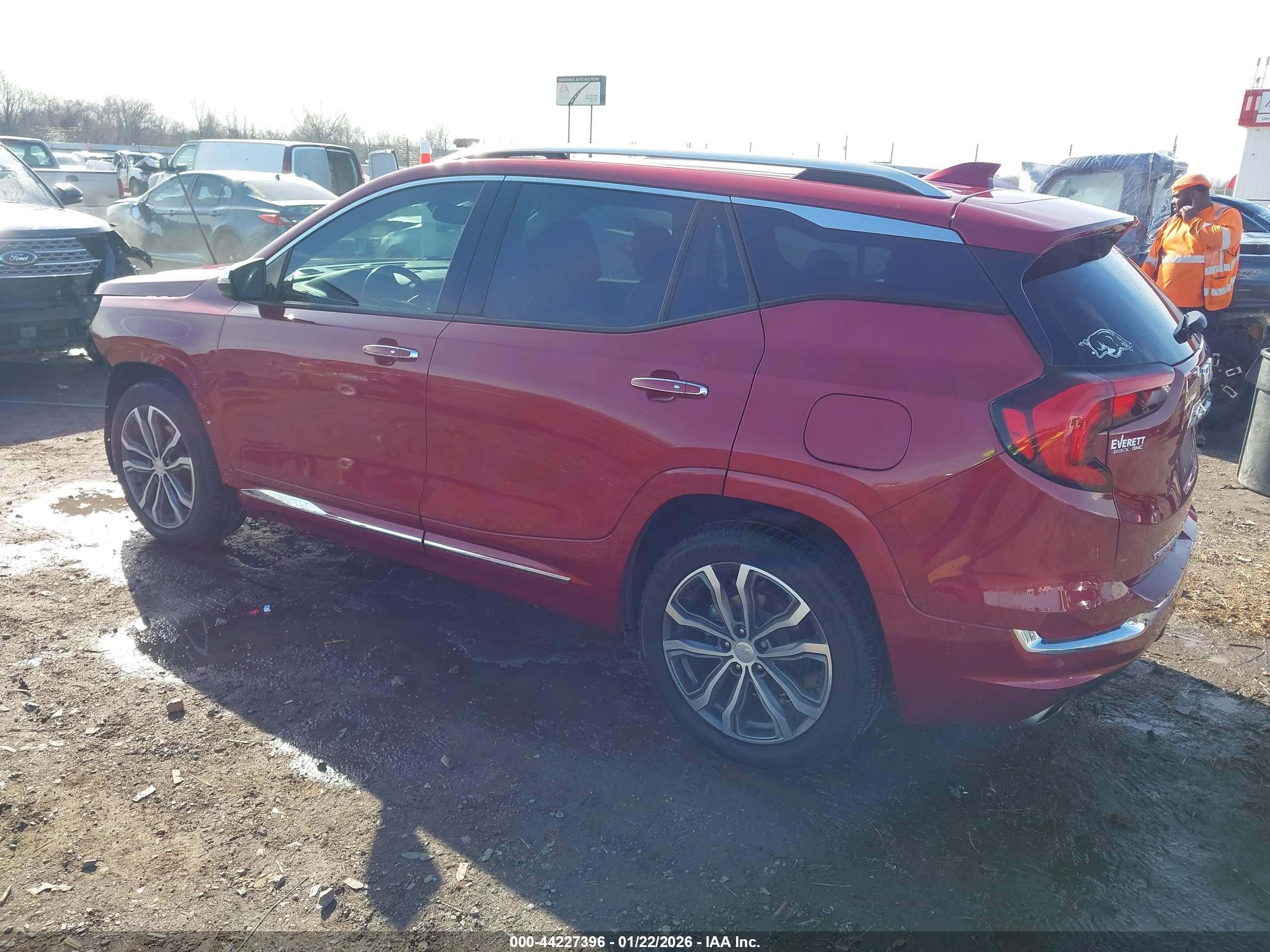 GMC TERRAIN image 3