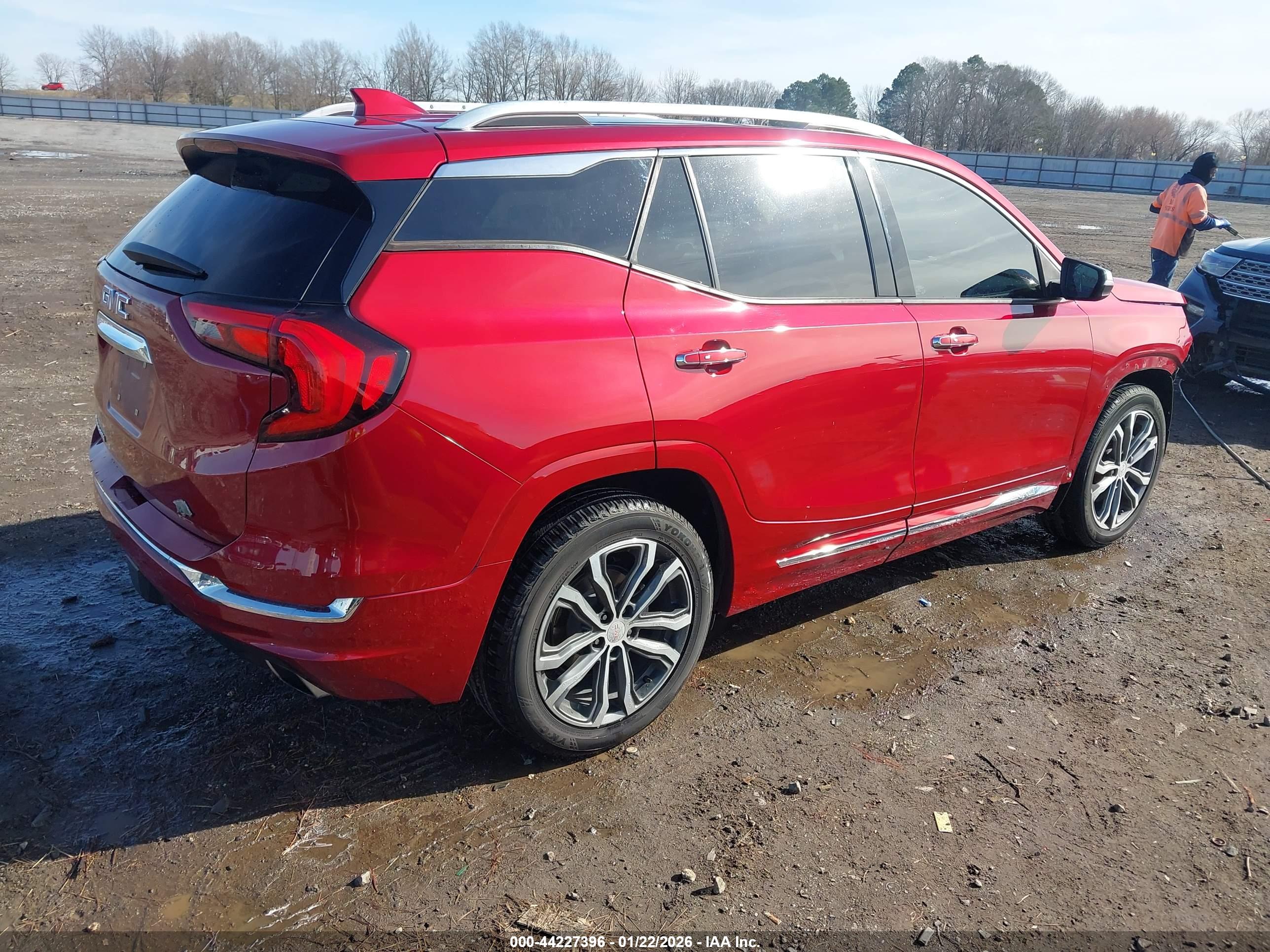 GMC TERRAIN image 4