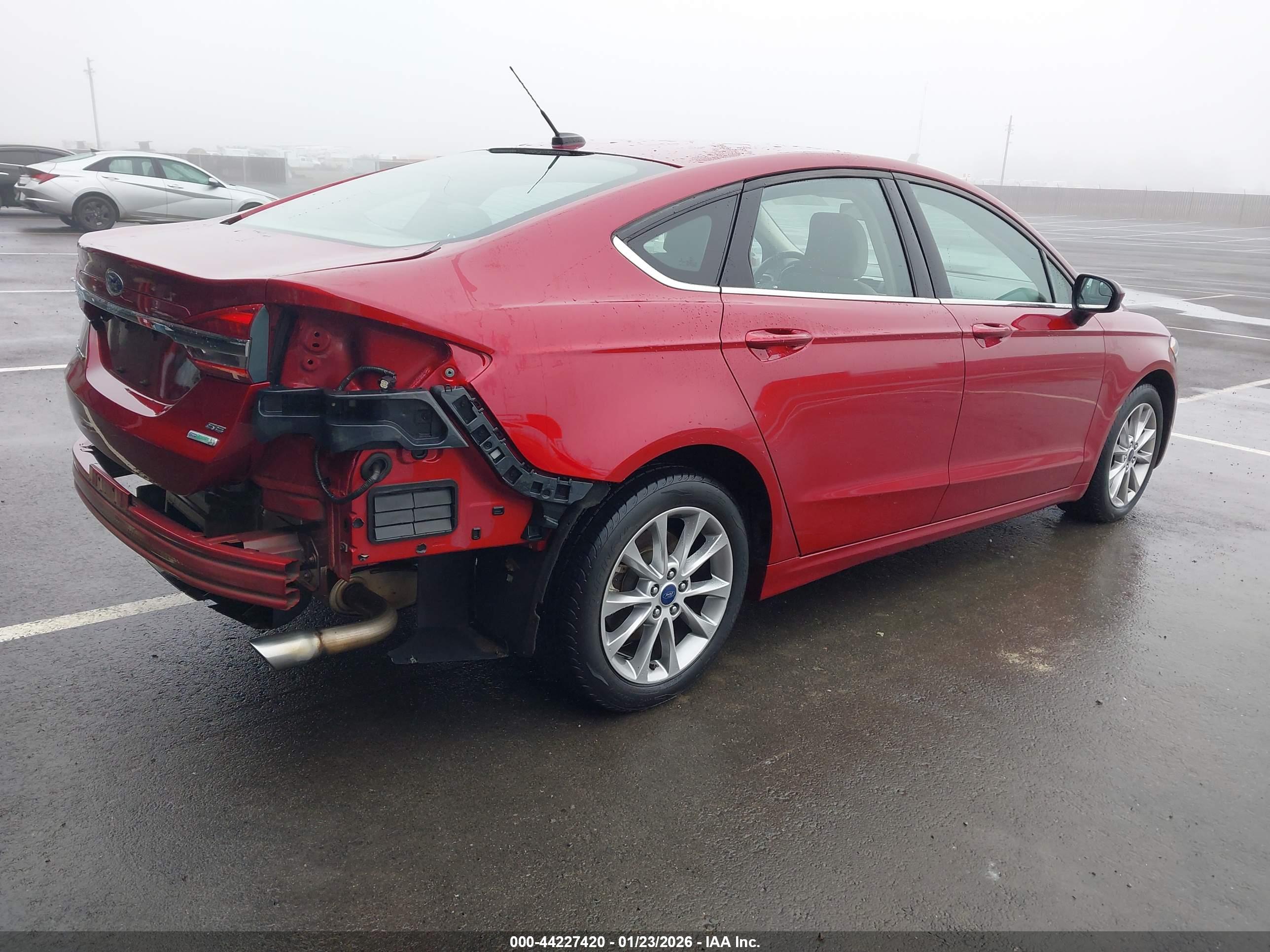 FORD FUSION image 4