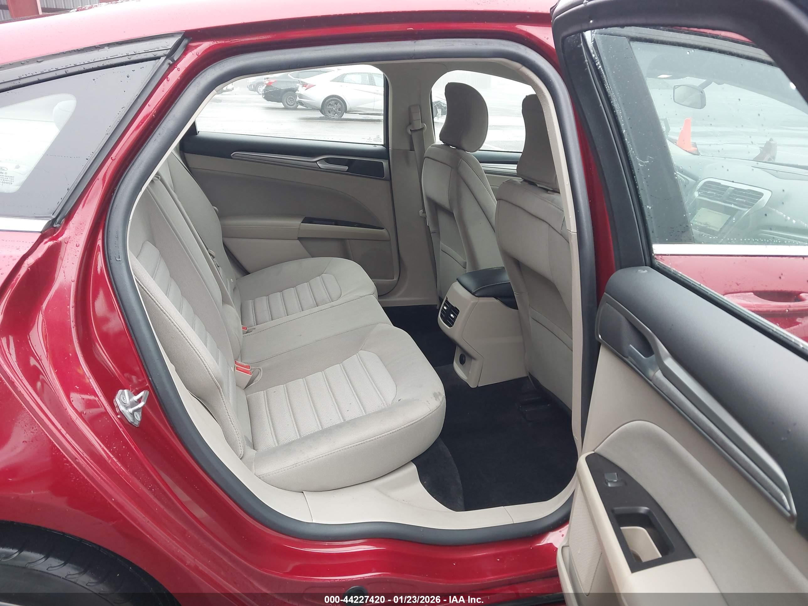 FORD FUSION image 8