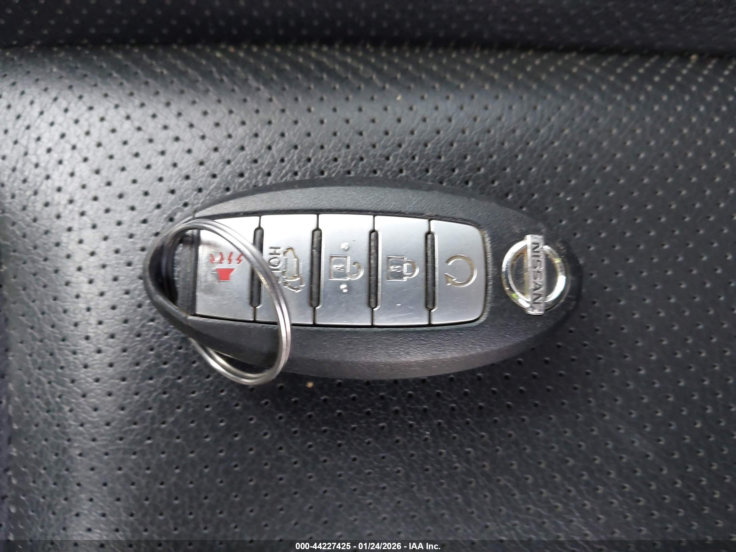 NISSAN ROGUE image 11