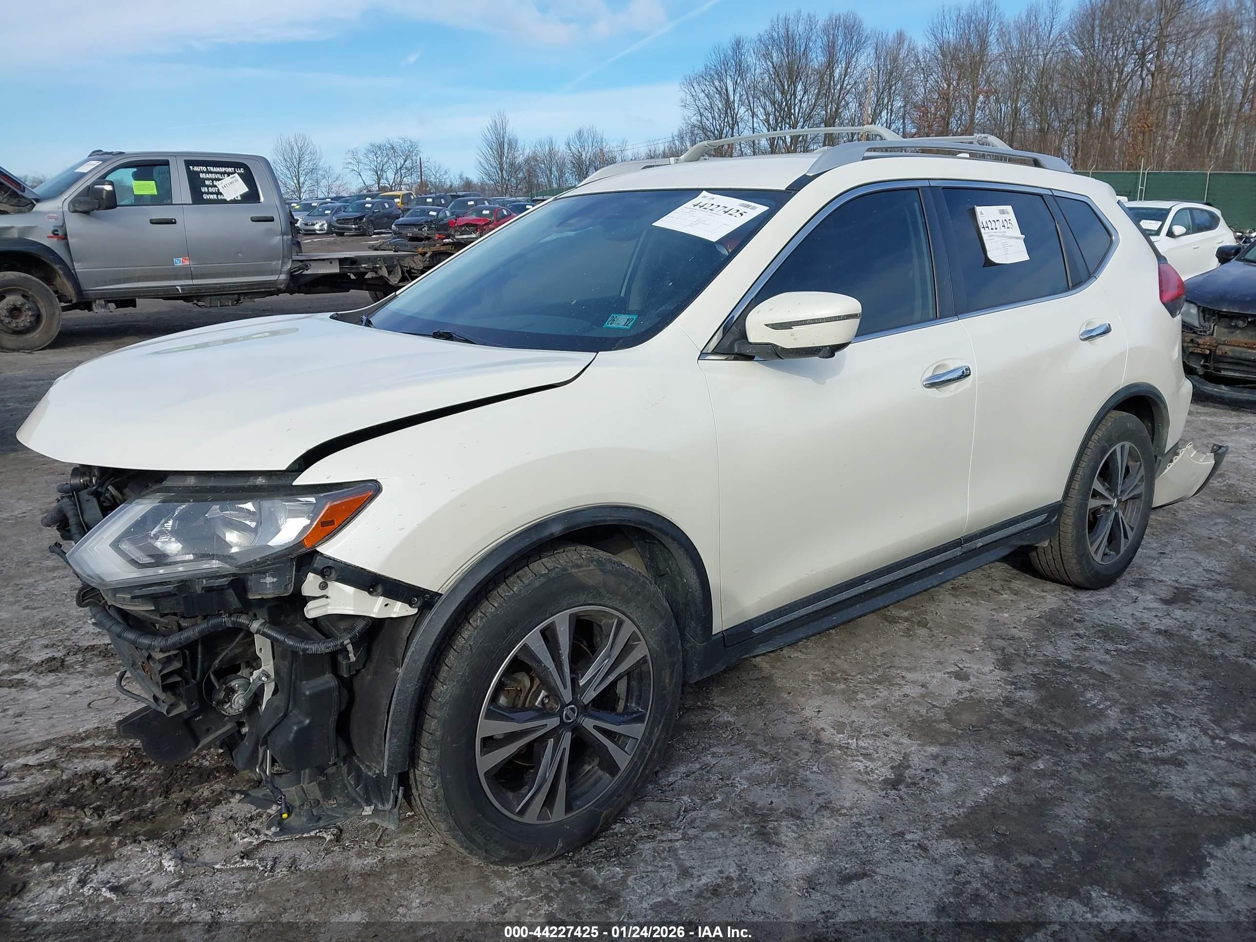 NISSAN ROGUE image 2