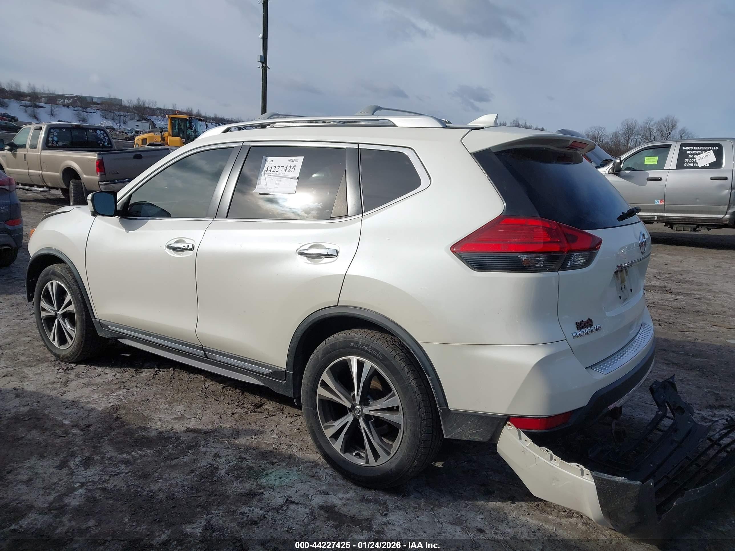 NISSAN ROGUE image 3