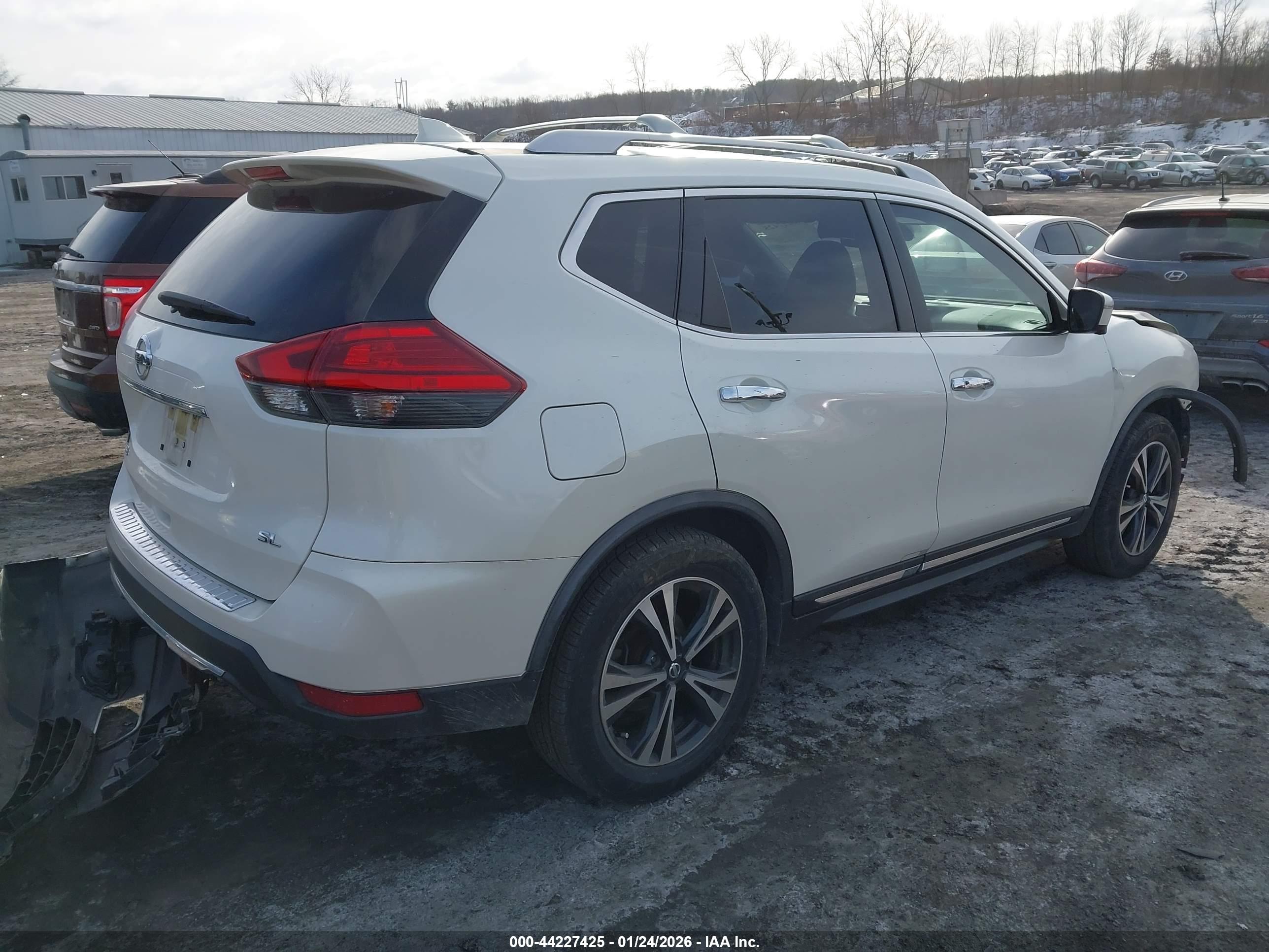 NISSAN ROGUE image 4
