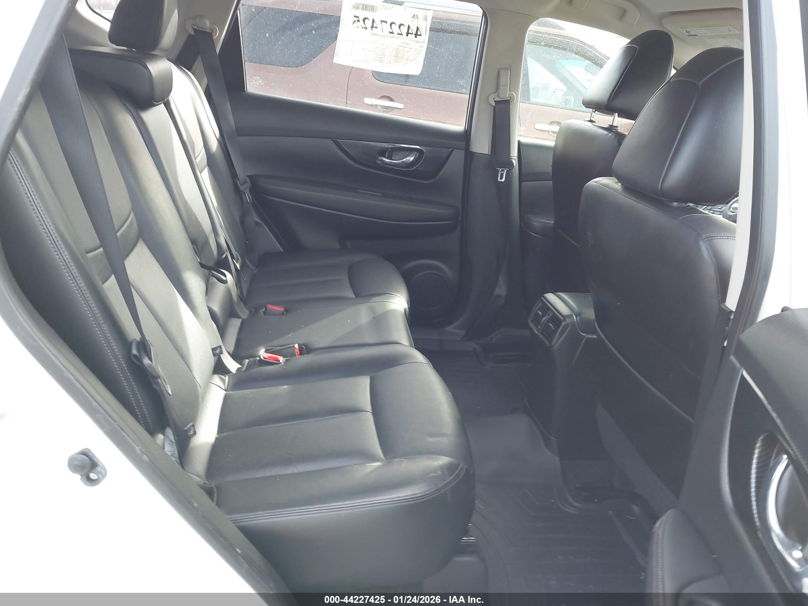 NISSAN ROGUE image 8