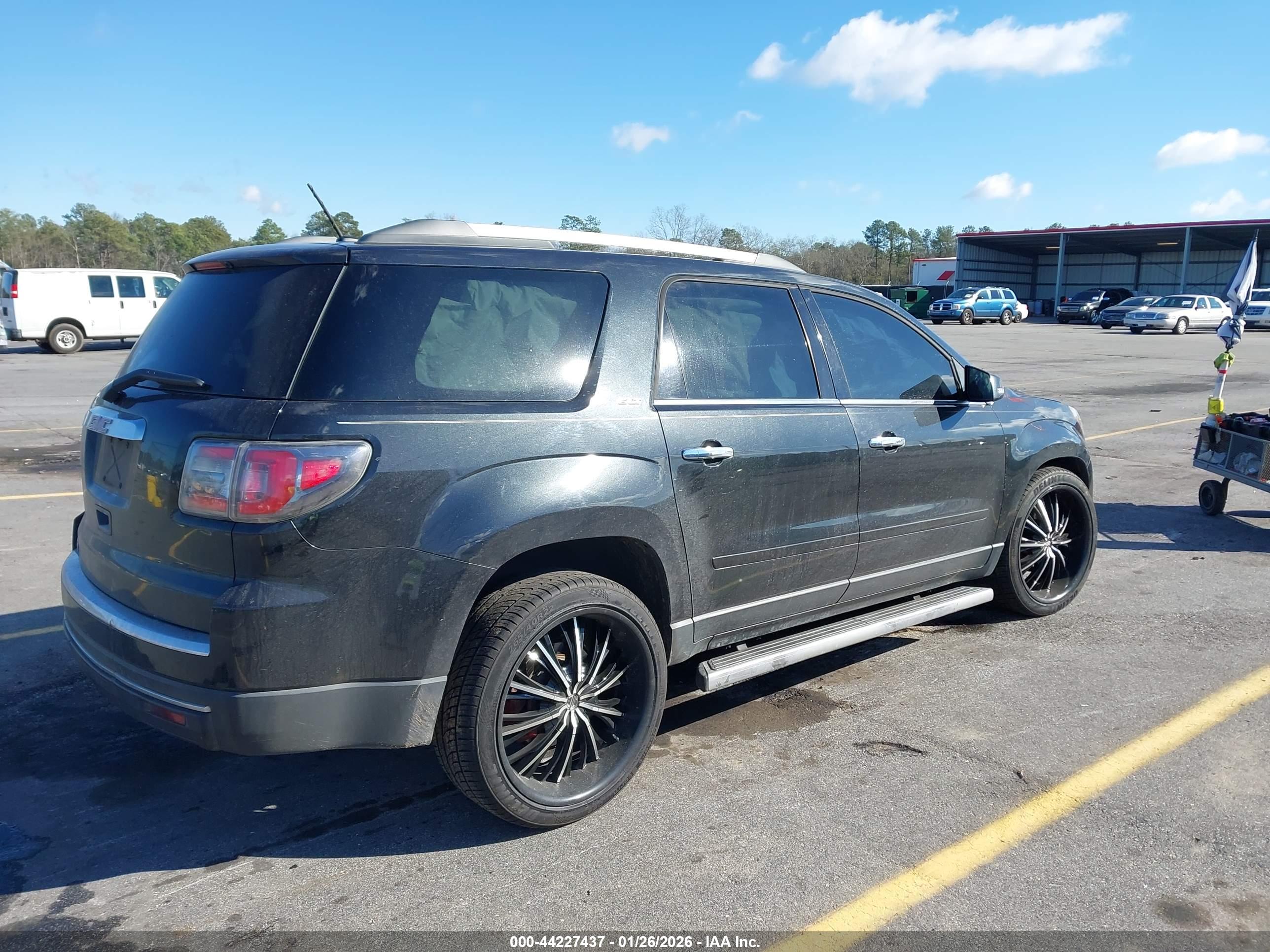 GMC ACADIA image 4