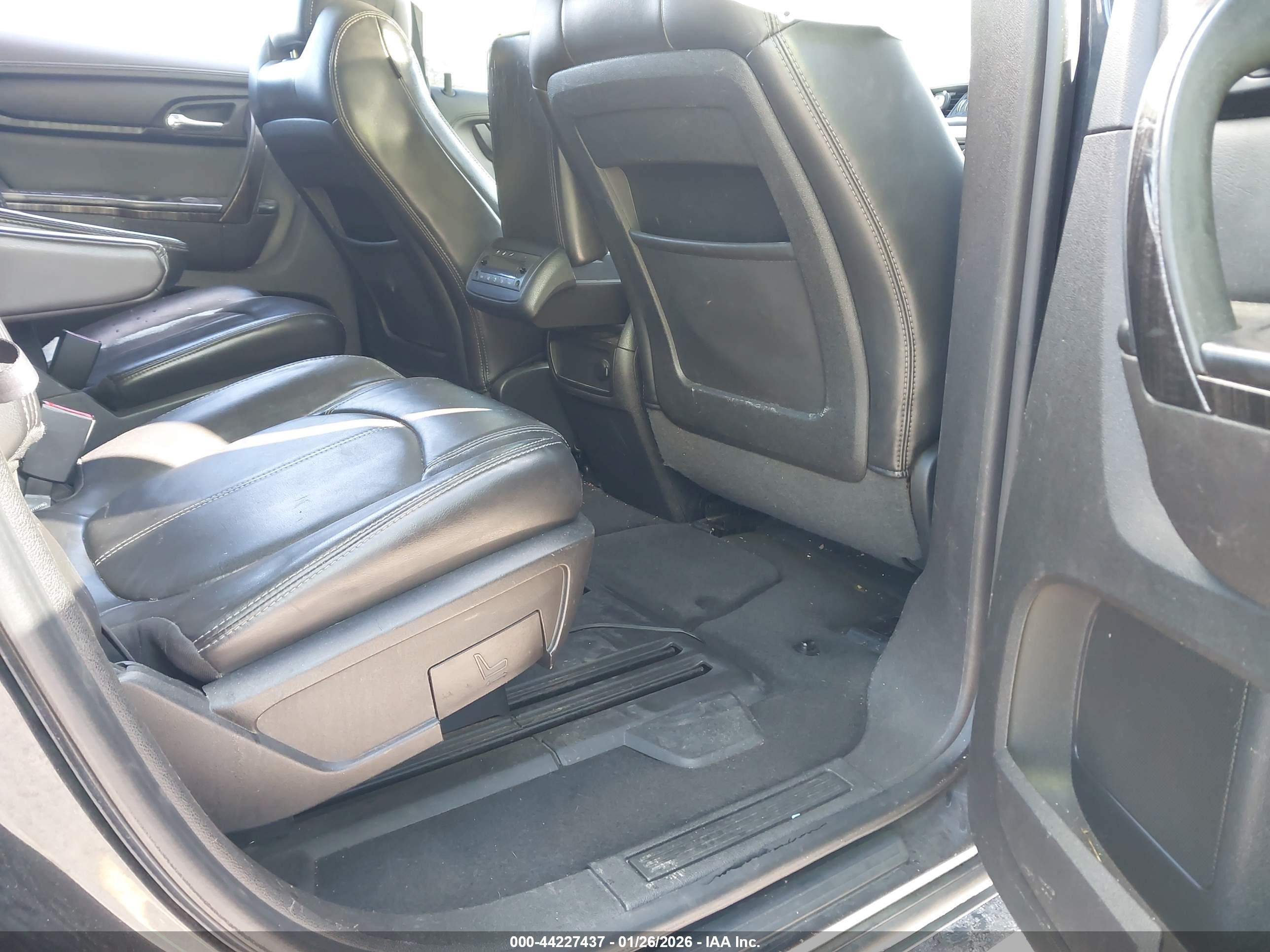 GMC ACADIA image 8