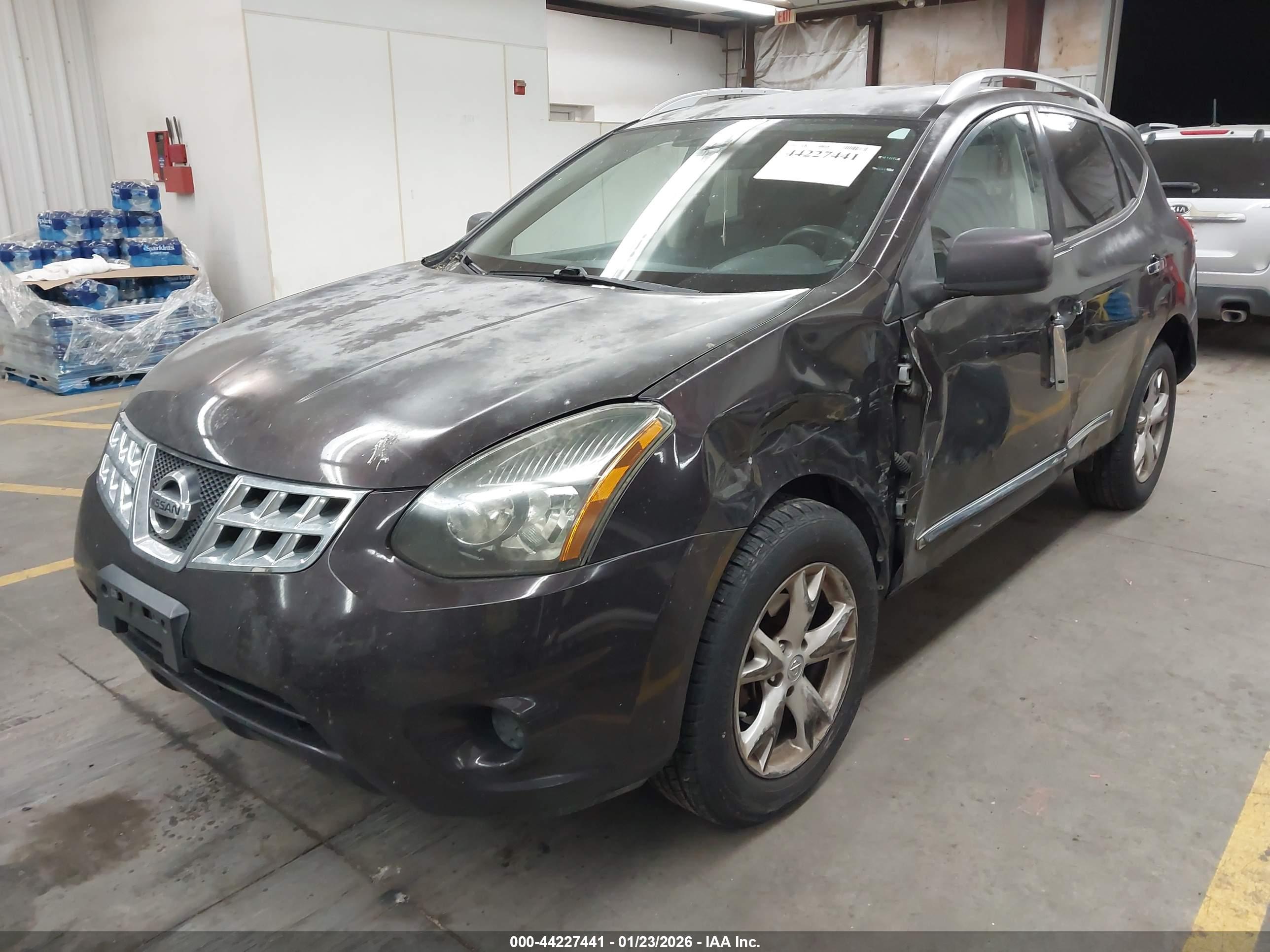 NISSAN ROGUE image 2