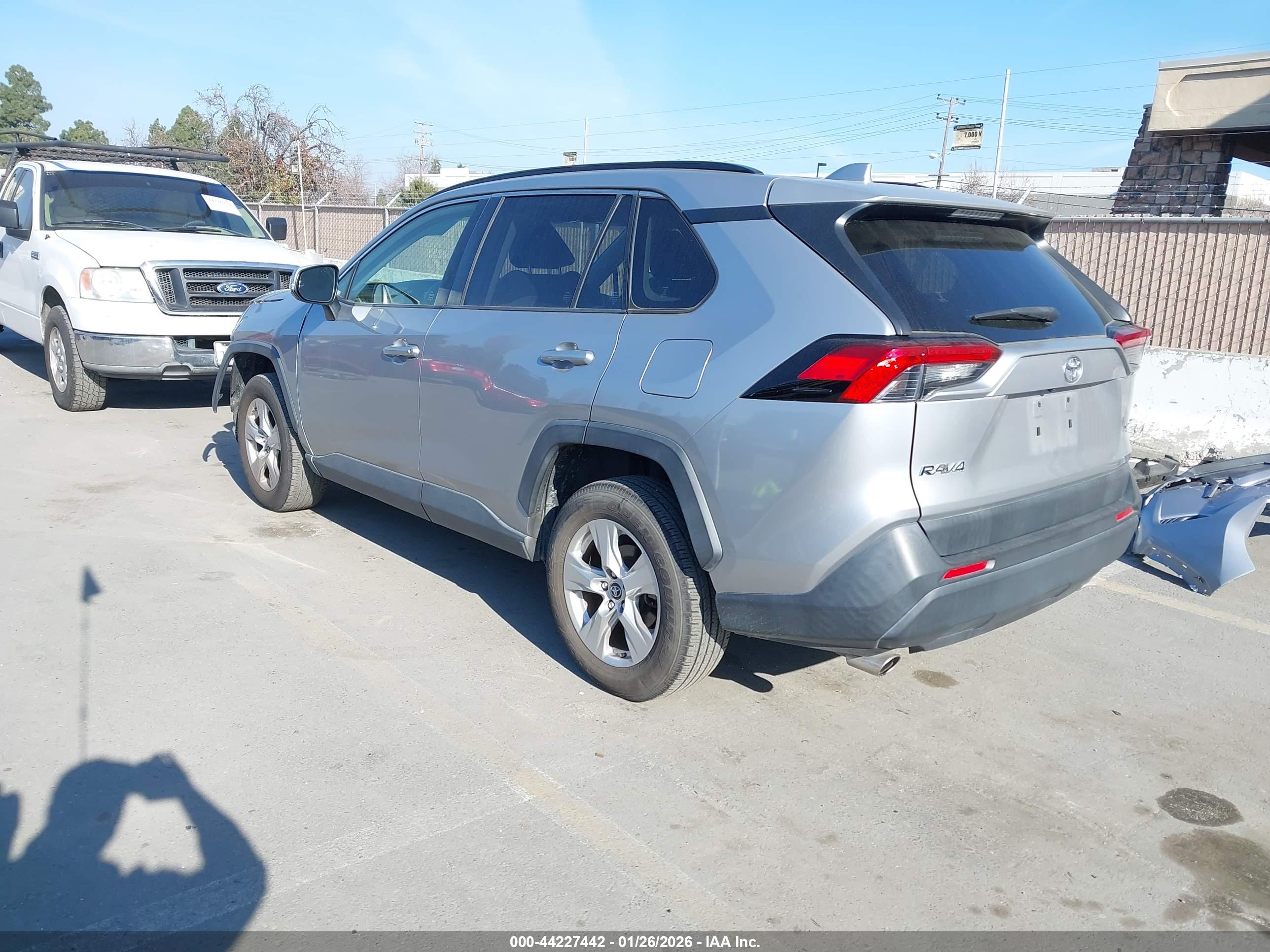 TOYOTA RAV4 image 3