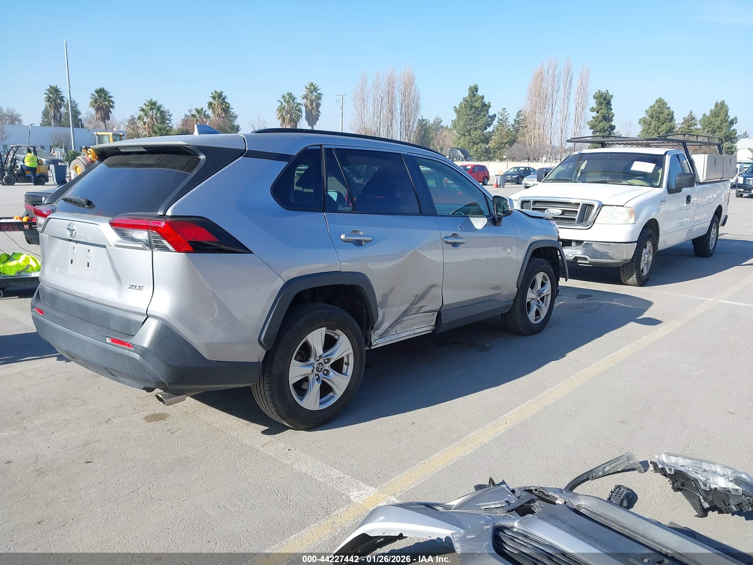 TOYOTA RAV4 image 4