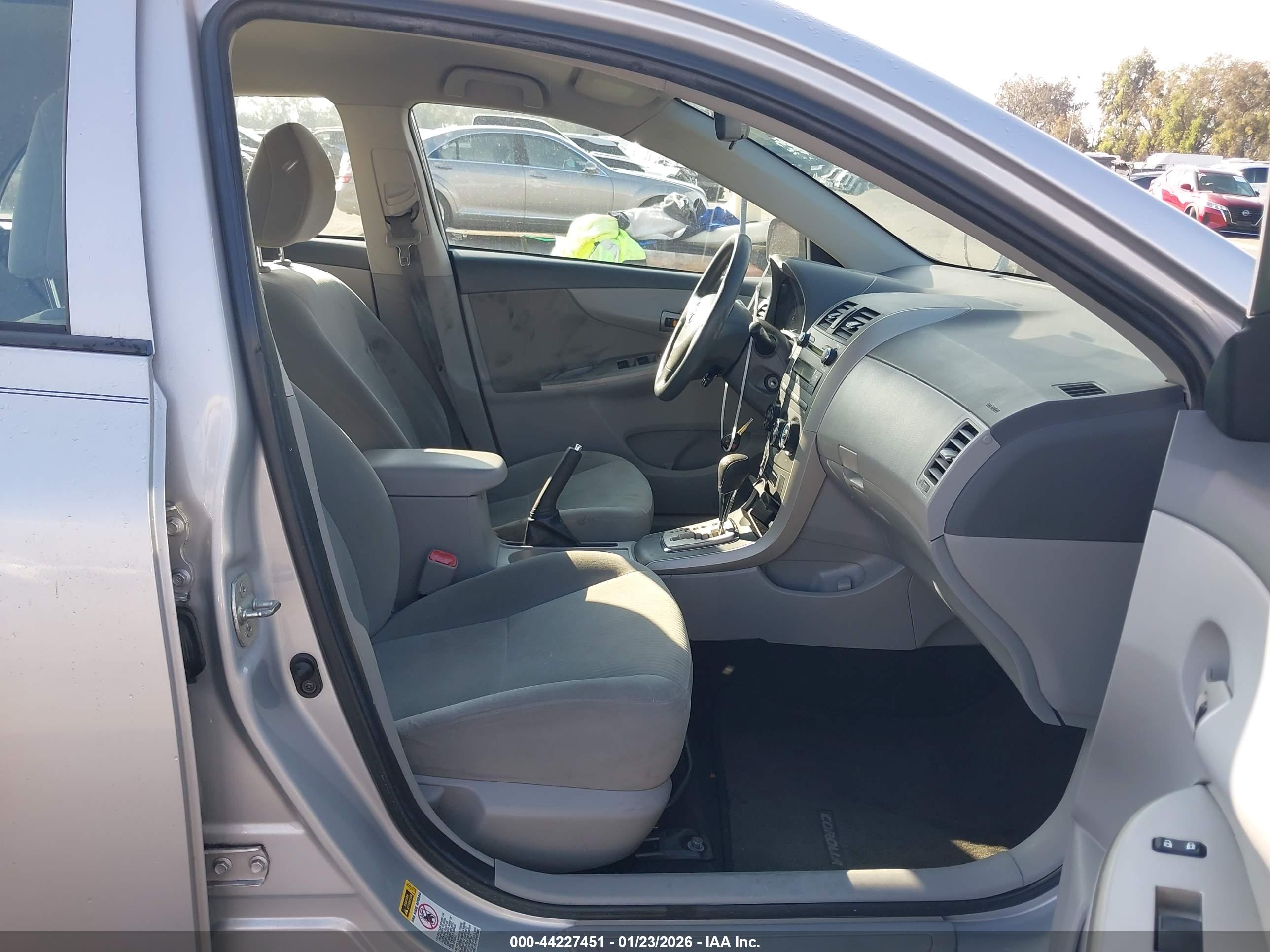 TOYOTA COROLLA image 5