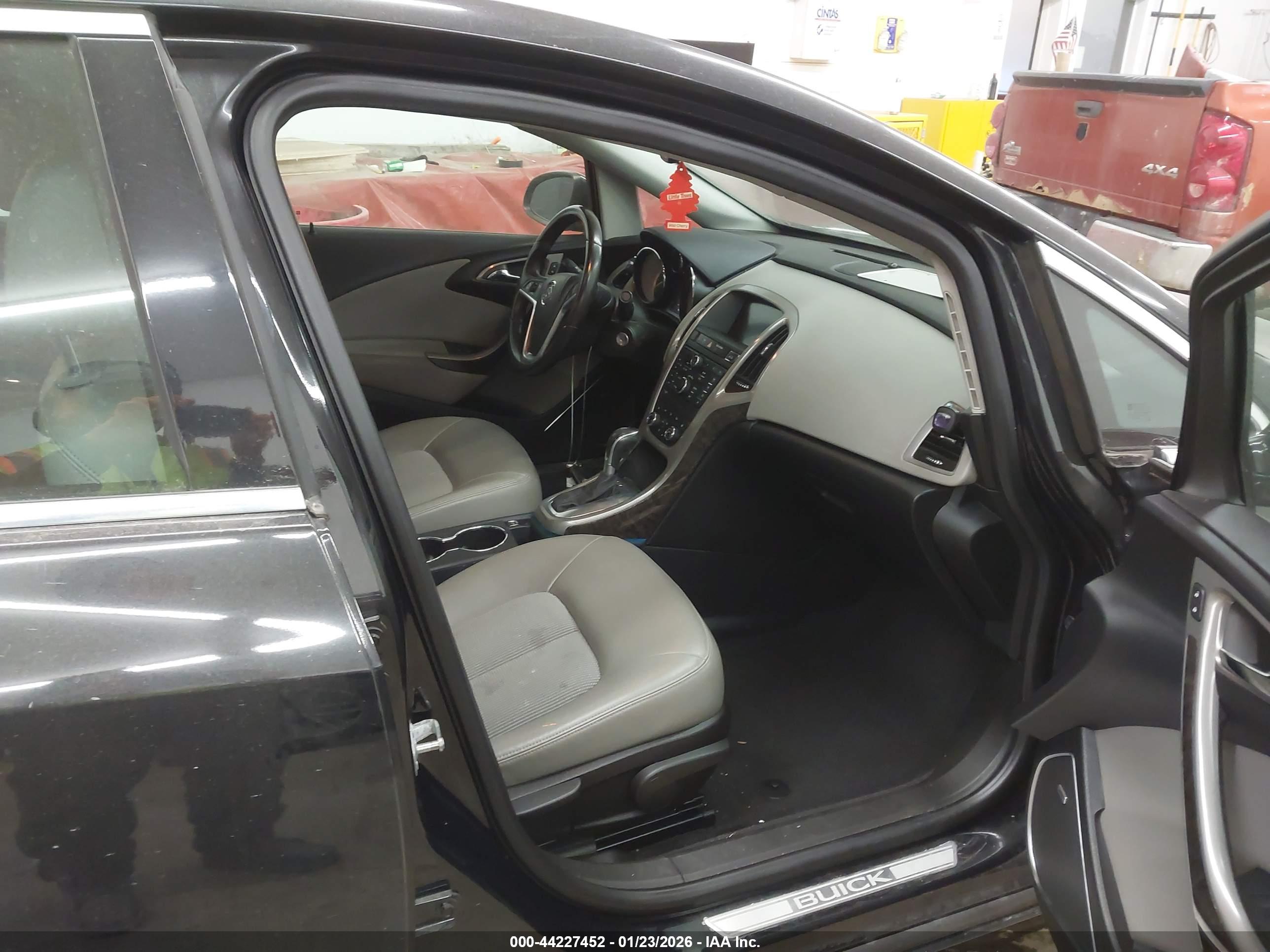 BUICK VERANO image 5