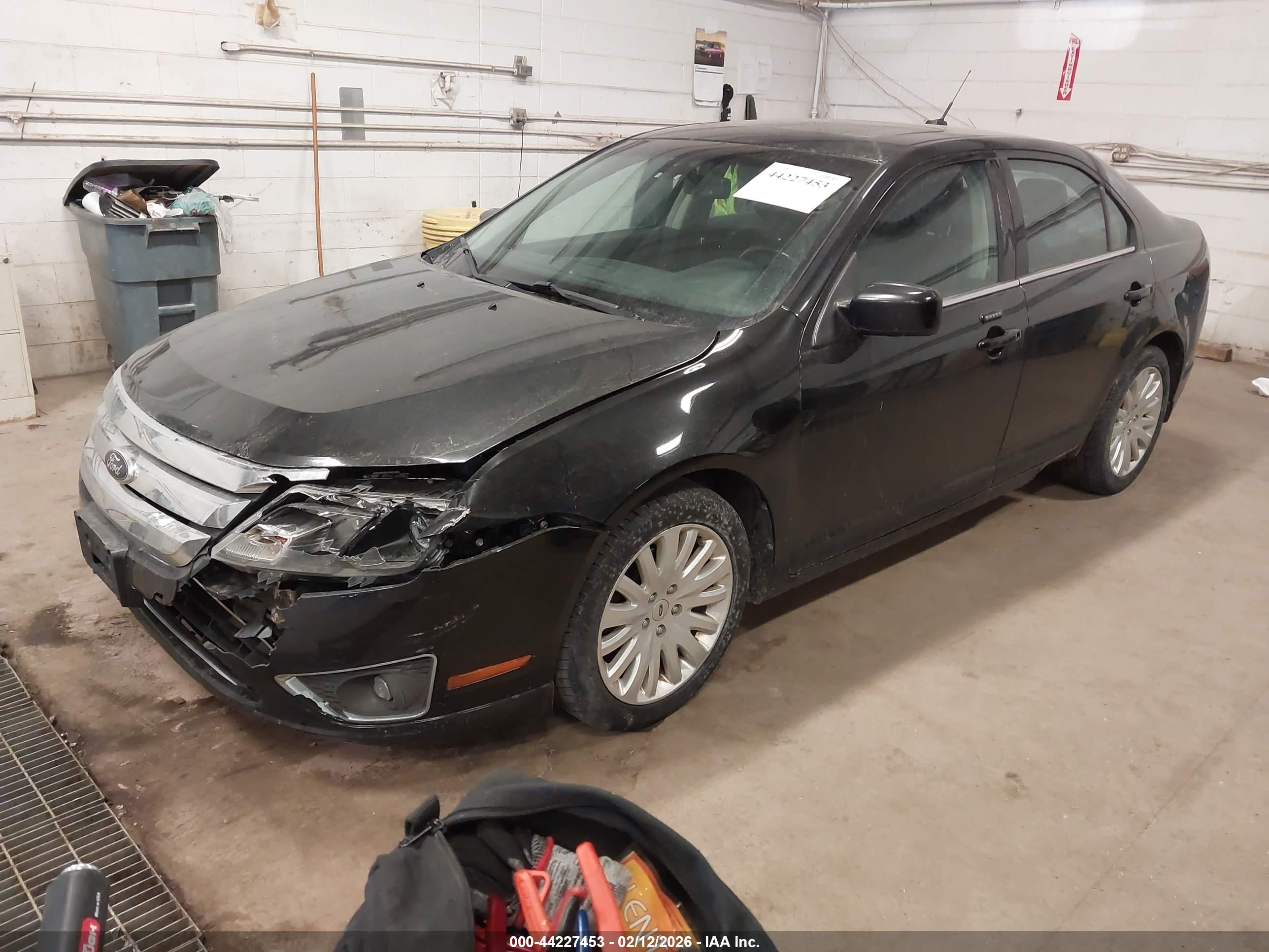 FORD FUSION image 2