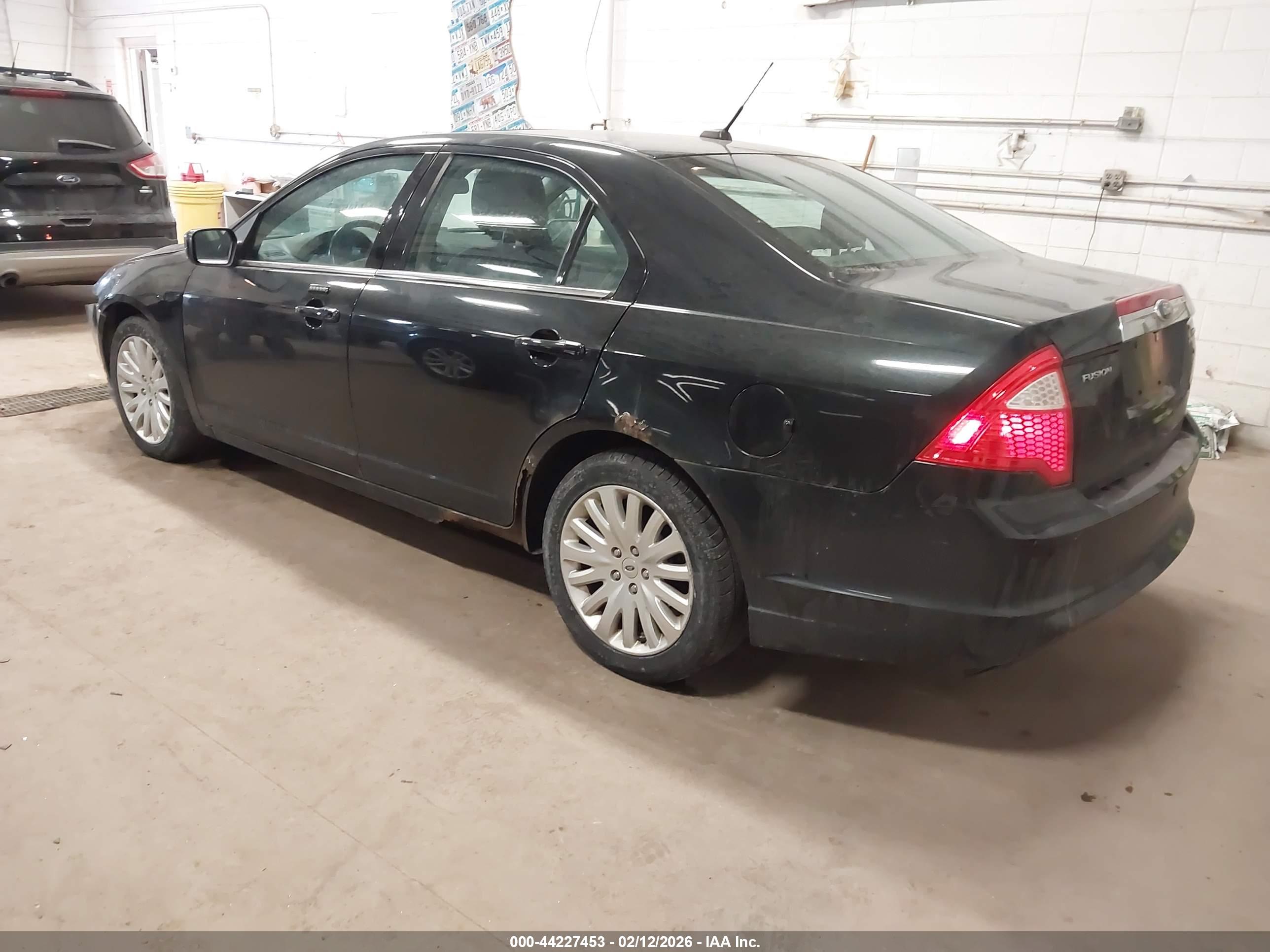 FORD FUSION image 3