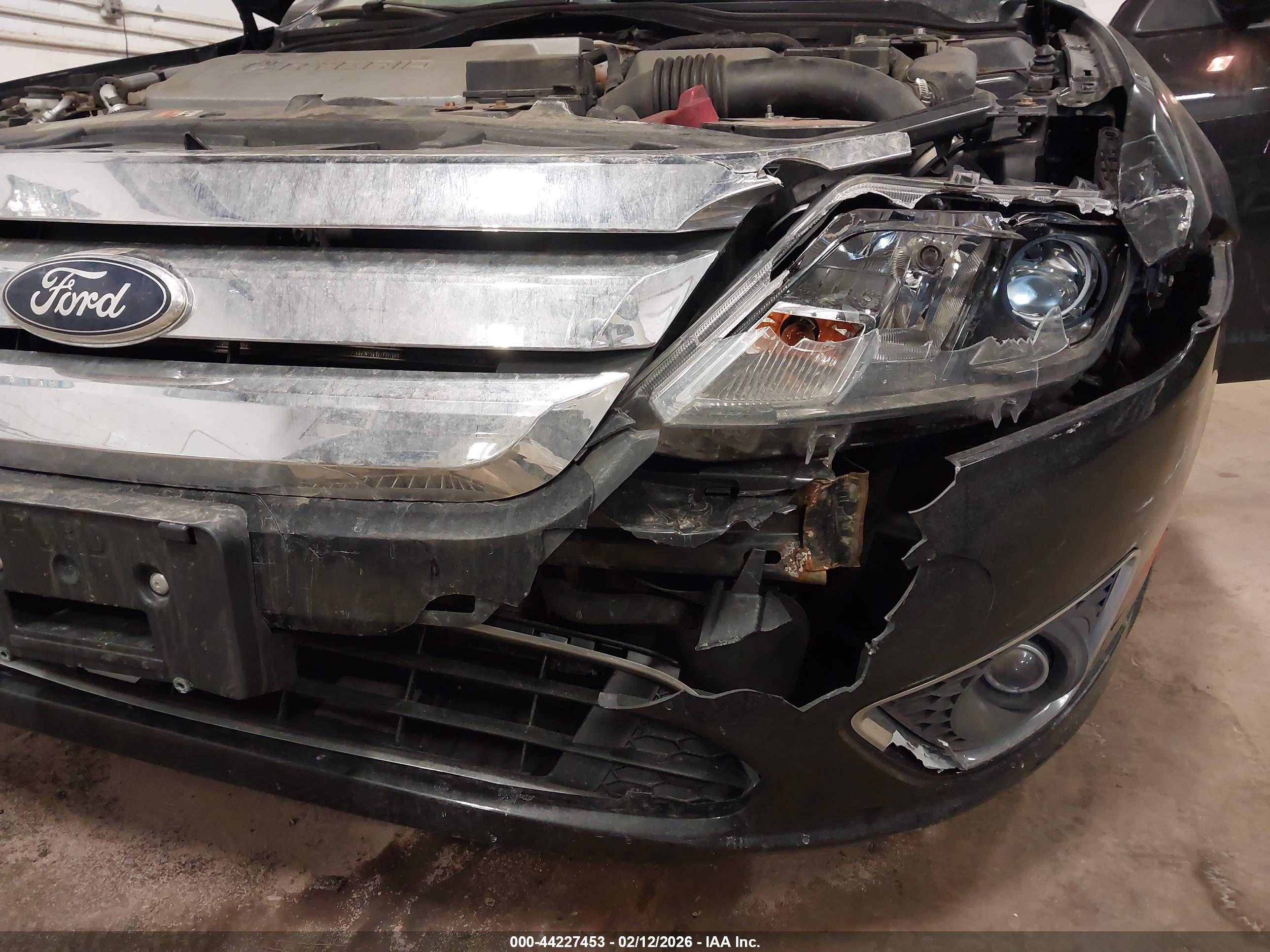 FORD FUSION image 6