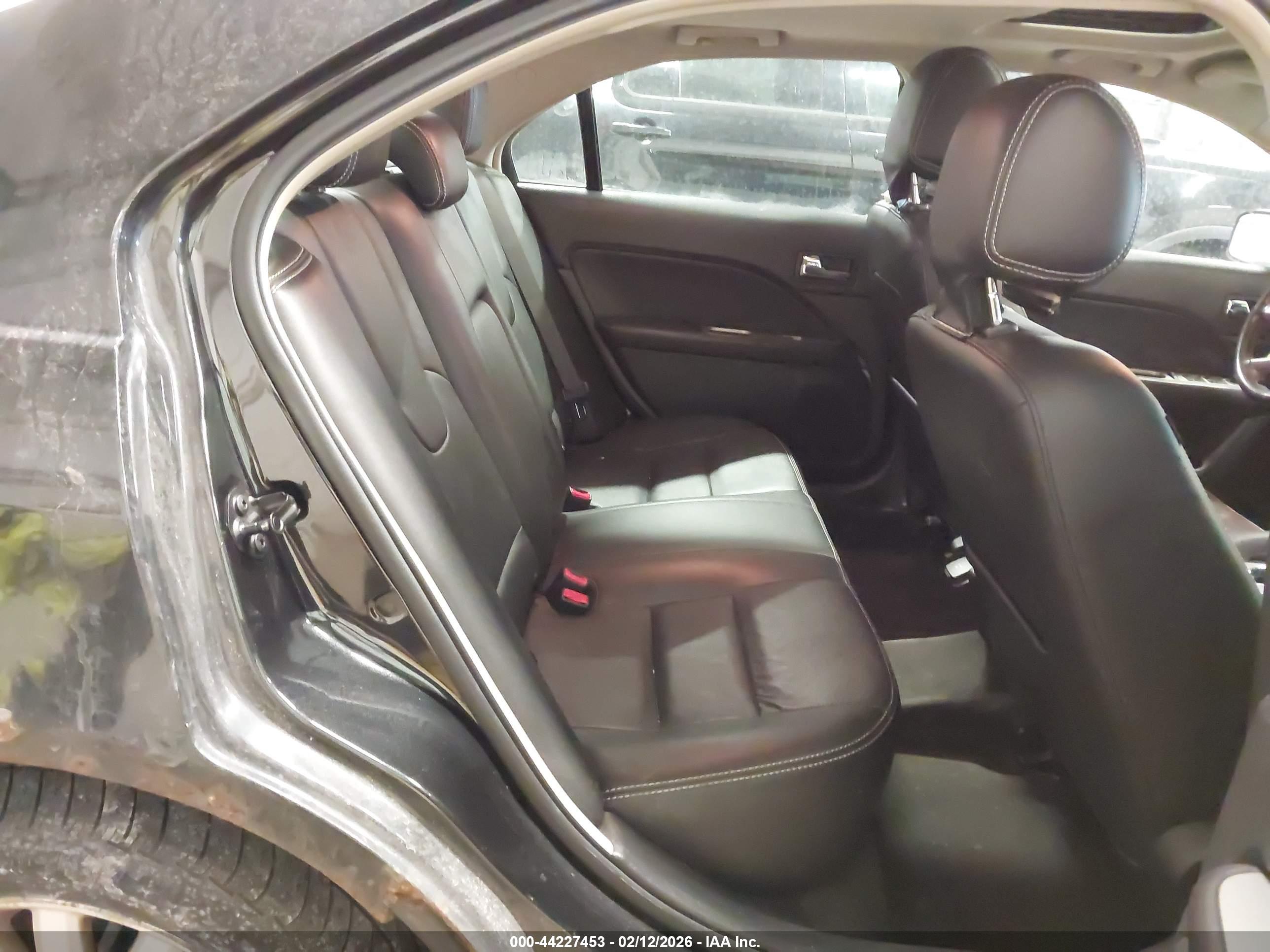 FORD FUSION image 8