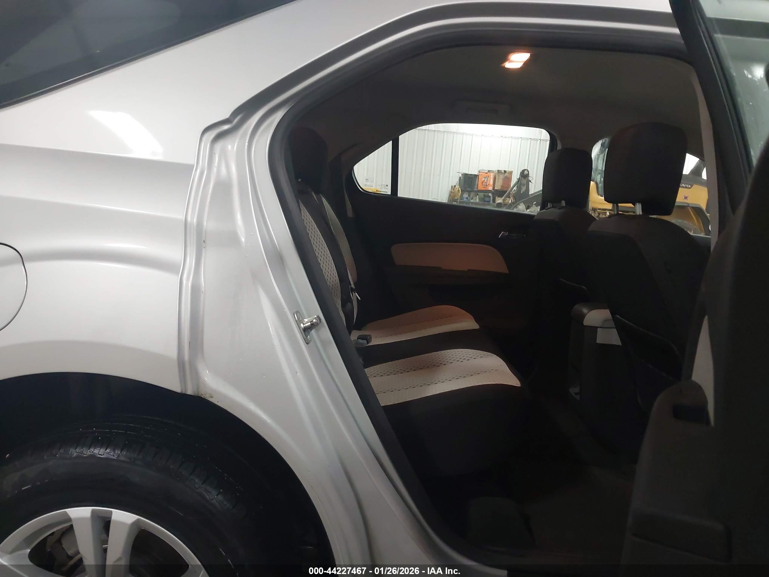 CHEVROLET EQUINOX image 8