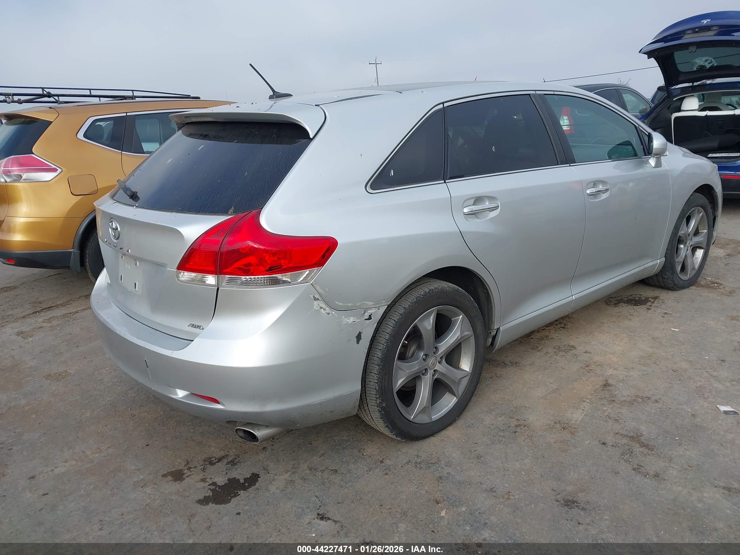 TOYOTA VENZA image 4